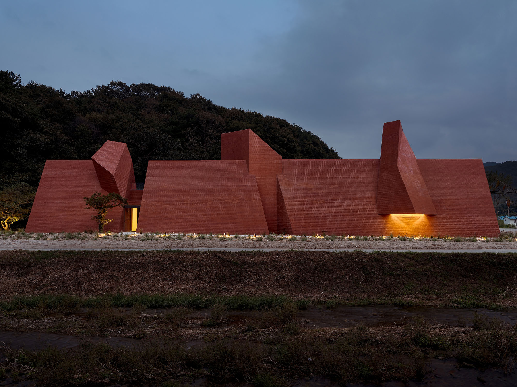 〈Monologue _ 時を歩む者の独⽩(Monologue _ The Monologue of a Timewalker)〉SOSOKKI ANAC