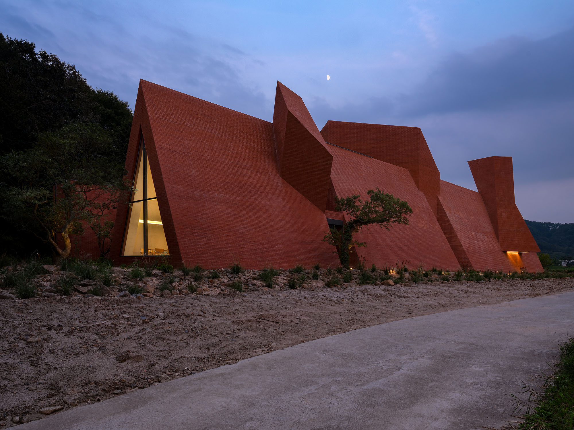 〈Monologue _ 時を歩む者の独⽩(Monologue _ The Monologue of a Timewalker)〉SOSOKKI ANAC