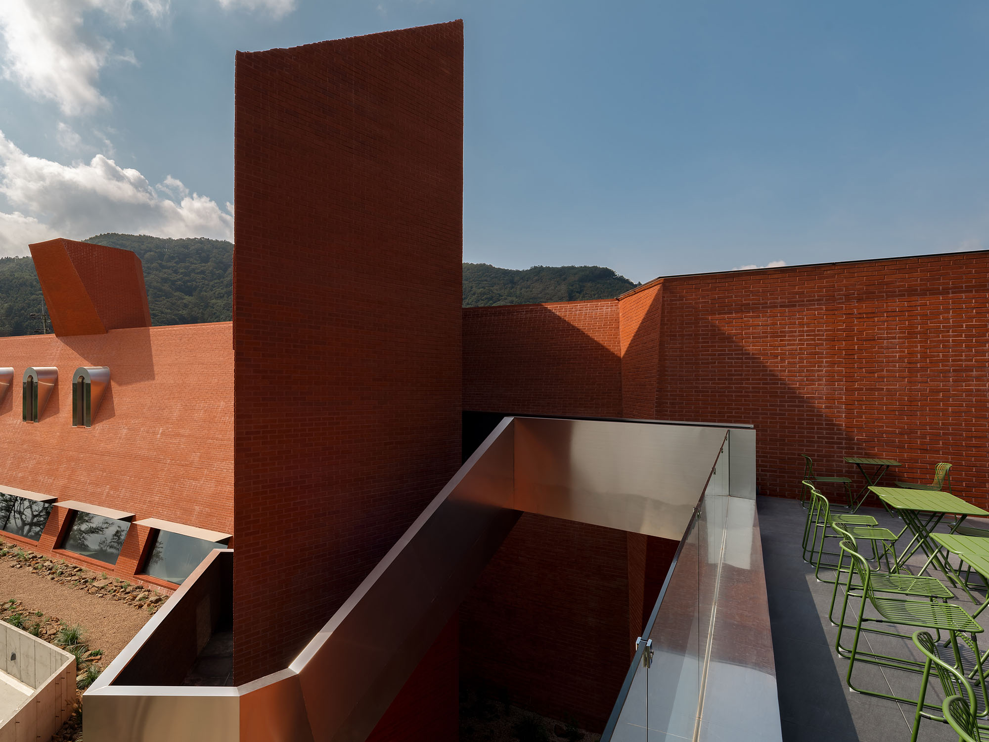 〈Monologue _ 時を歩む者の独⽩(Monologue _ The Monologue of a Timewalker)〉SOSOKKI ANAC