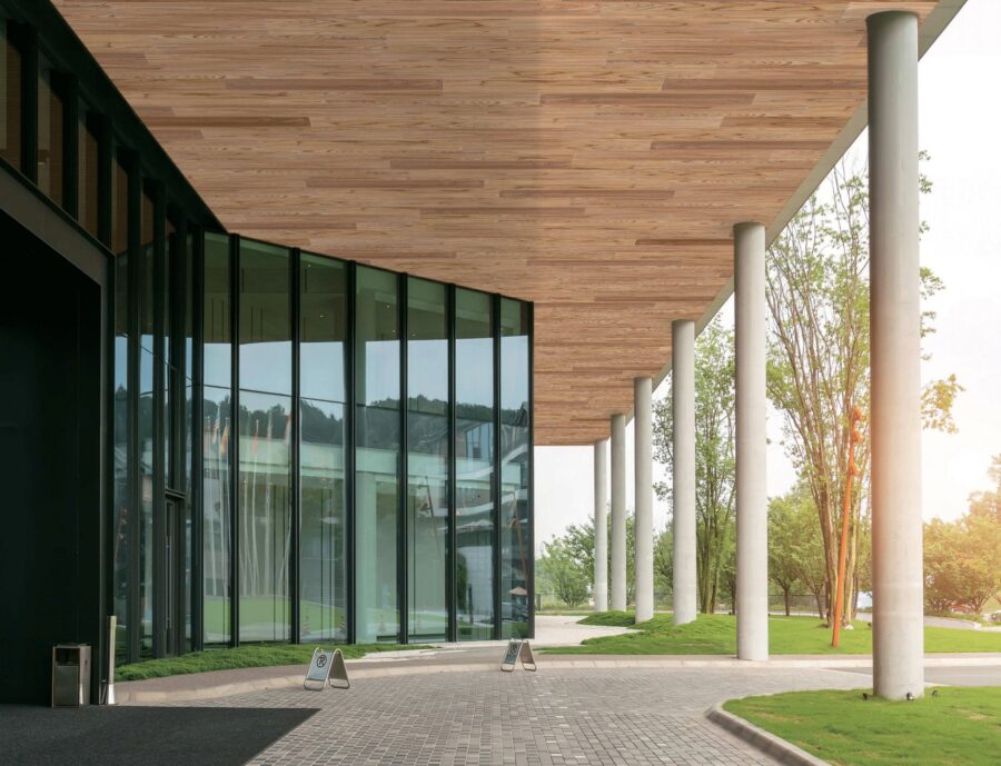 内と外をシームレスに繋ぐ軒天・外装材。エクステリアウォールシリーズ