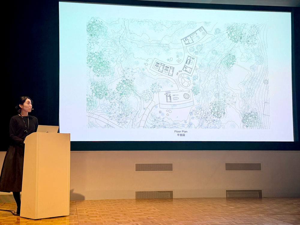 〈Between Forests〉プレゼンテーションの様子（優秀賞に入賞）