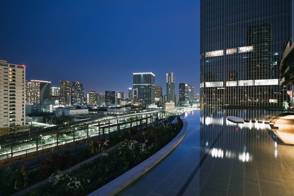 MoN TAKANAWA 6階 ルーフトップダイニング「LAUBE(ラウベ)夜景