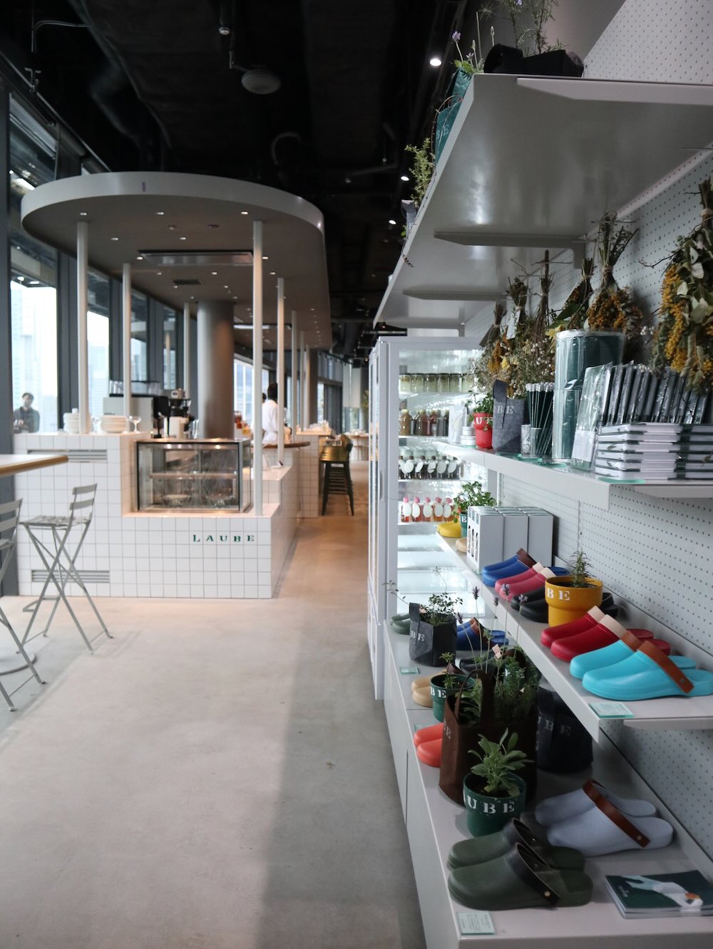 MoN TAKANAWA 6階 ルーフトップダイニング「LAUBE(ラウベ)