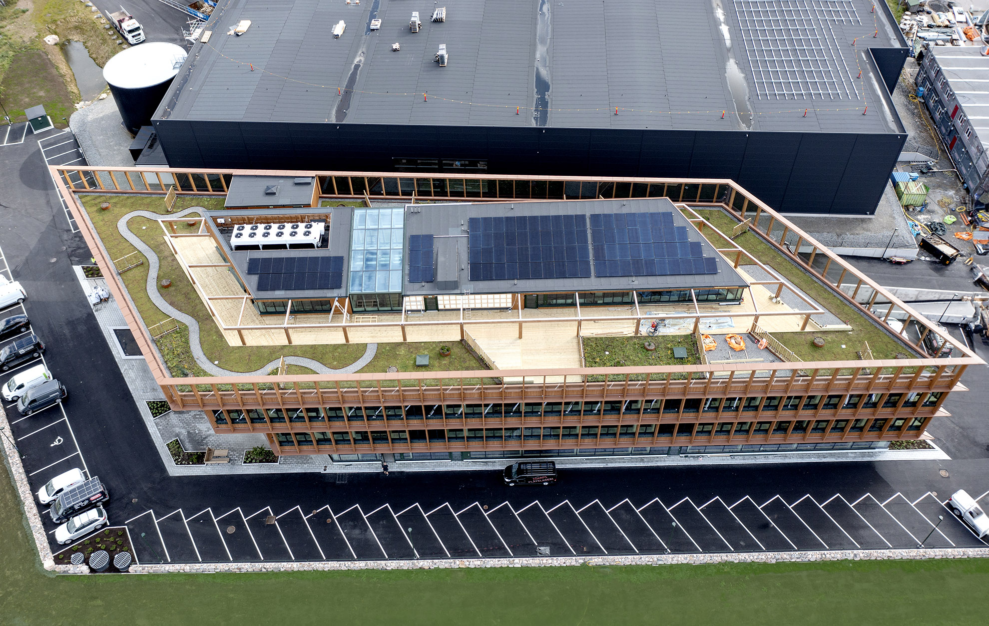 〈ヴィアレッド・センター(Viared Center)〉Wingårdhs