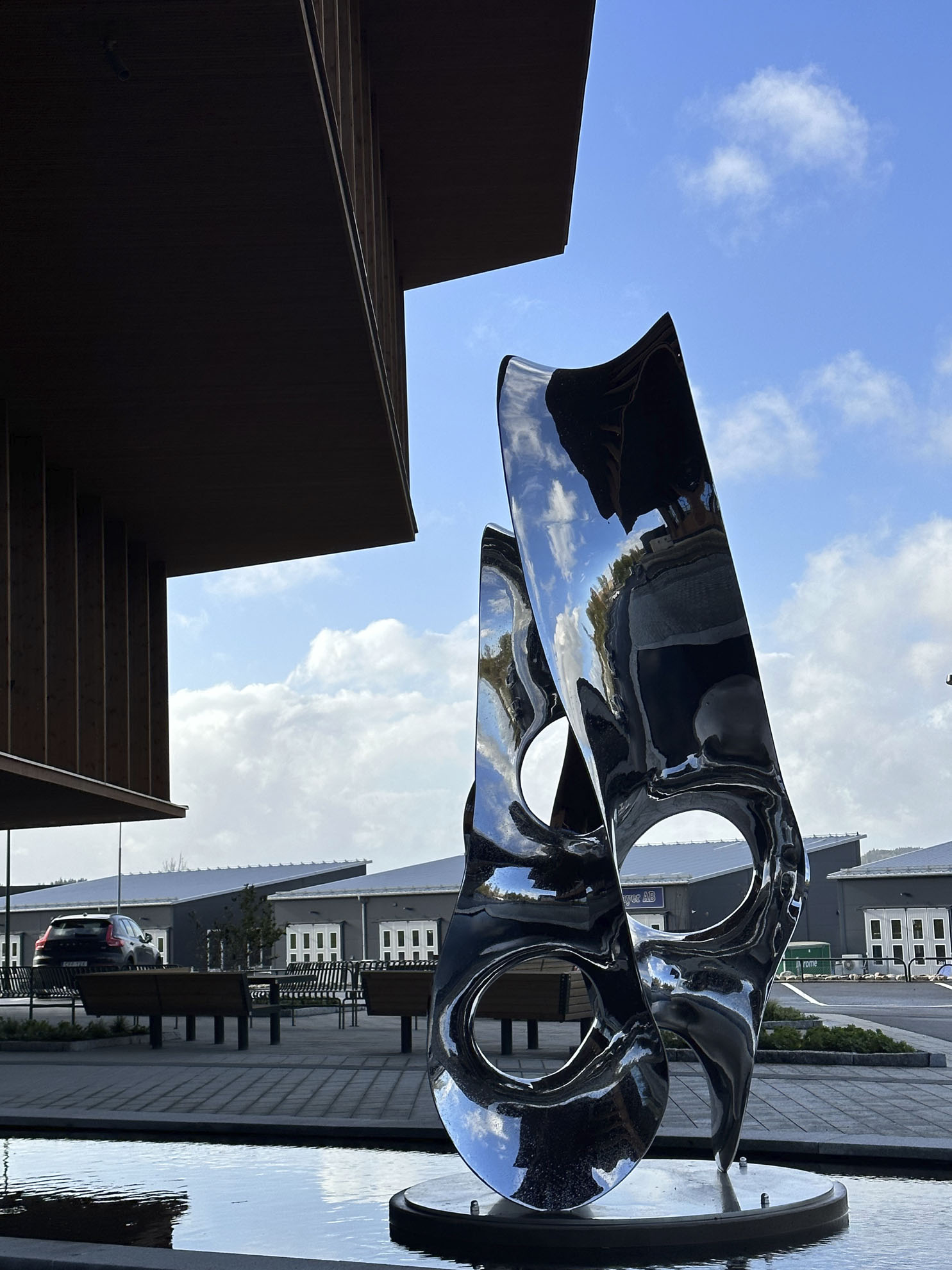 〈ヴィアレッド・センター(Viared Center)〉Wingårdhs