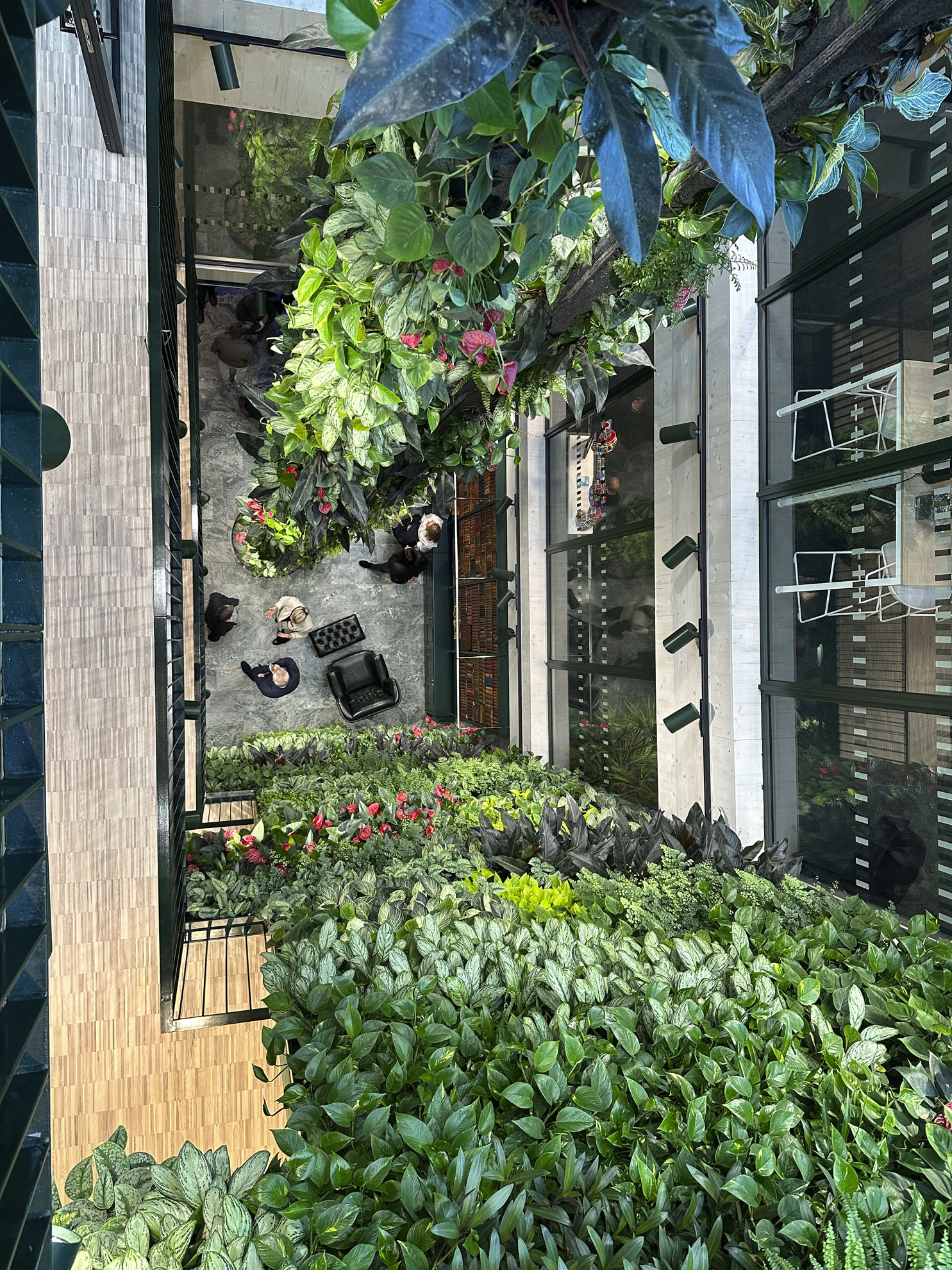 〈ヴィアレッド・センター(Viared Center)〉Wingårdhs