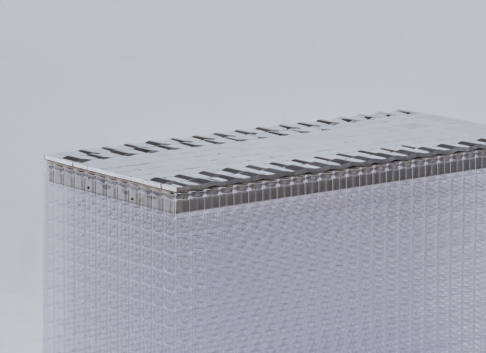 職人の手仕事とデジタル技術の融合で、金属に「柔らかな気配」を宿す　ダイカンが描く「メタルの変容と流動性」