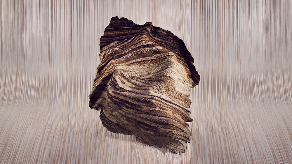 ごつごつ、きらきら、ざらざら。　地層の記憶を「織」で表現、川島織物セルコンが挑む「質感の再構成」