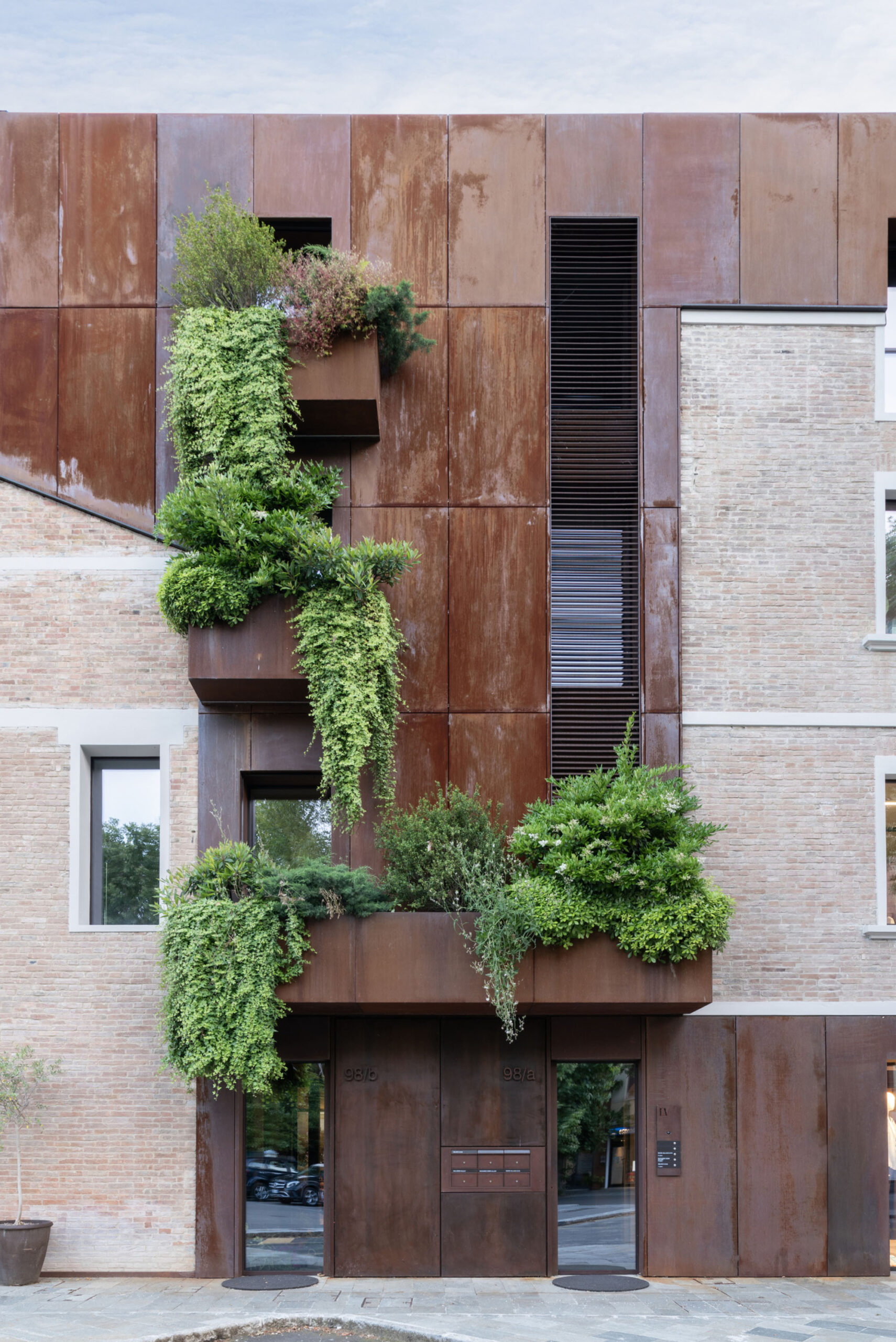 〈EVコンセプトストア（EV Concept Store）〉AMBIENTEVARIO