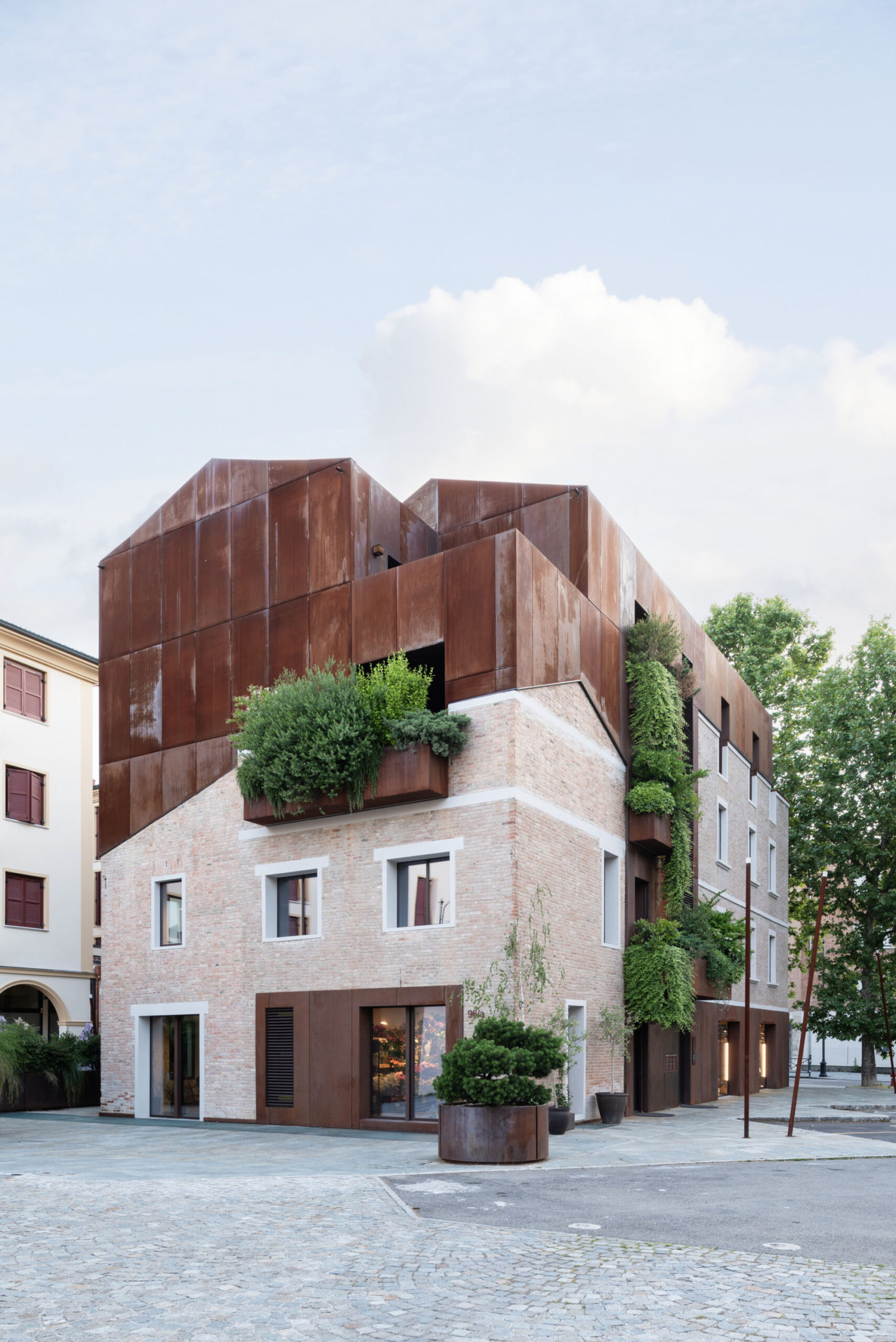 〈EVコンセプトストア（EV Concept Store）〉AMBIENTEVARIO