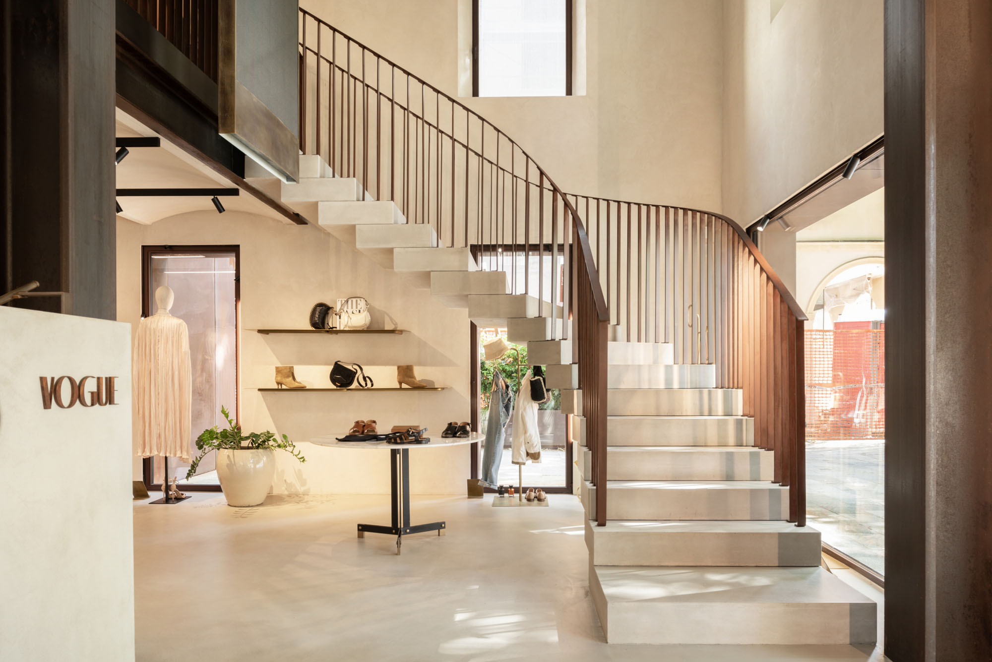 〈EVコンセプトストア（EV Concept Store）〉AMBIENTEVARIO