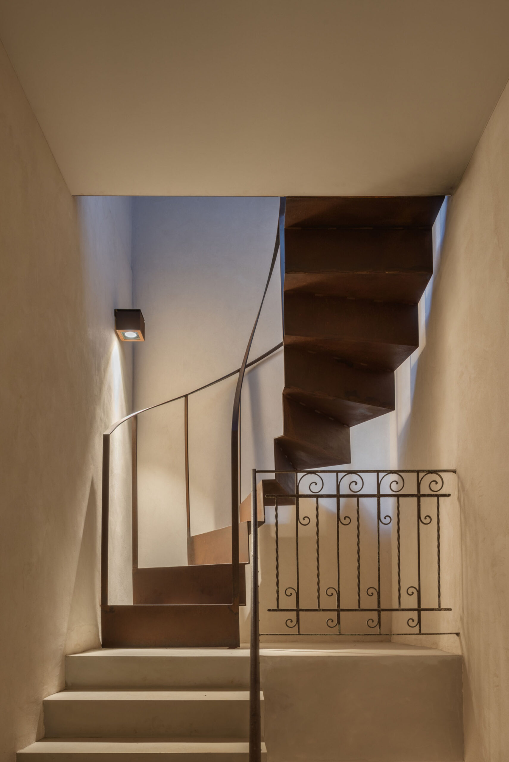 〈EVコンセプトストア（EV Concept Store）〉AMBIENTEVARIO