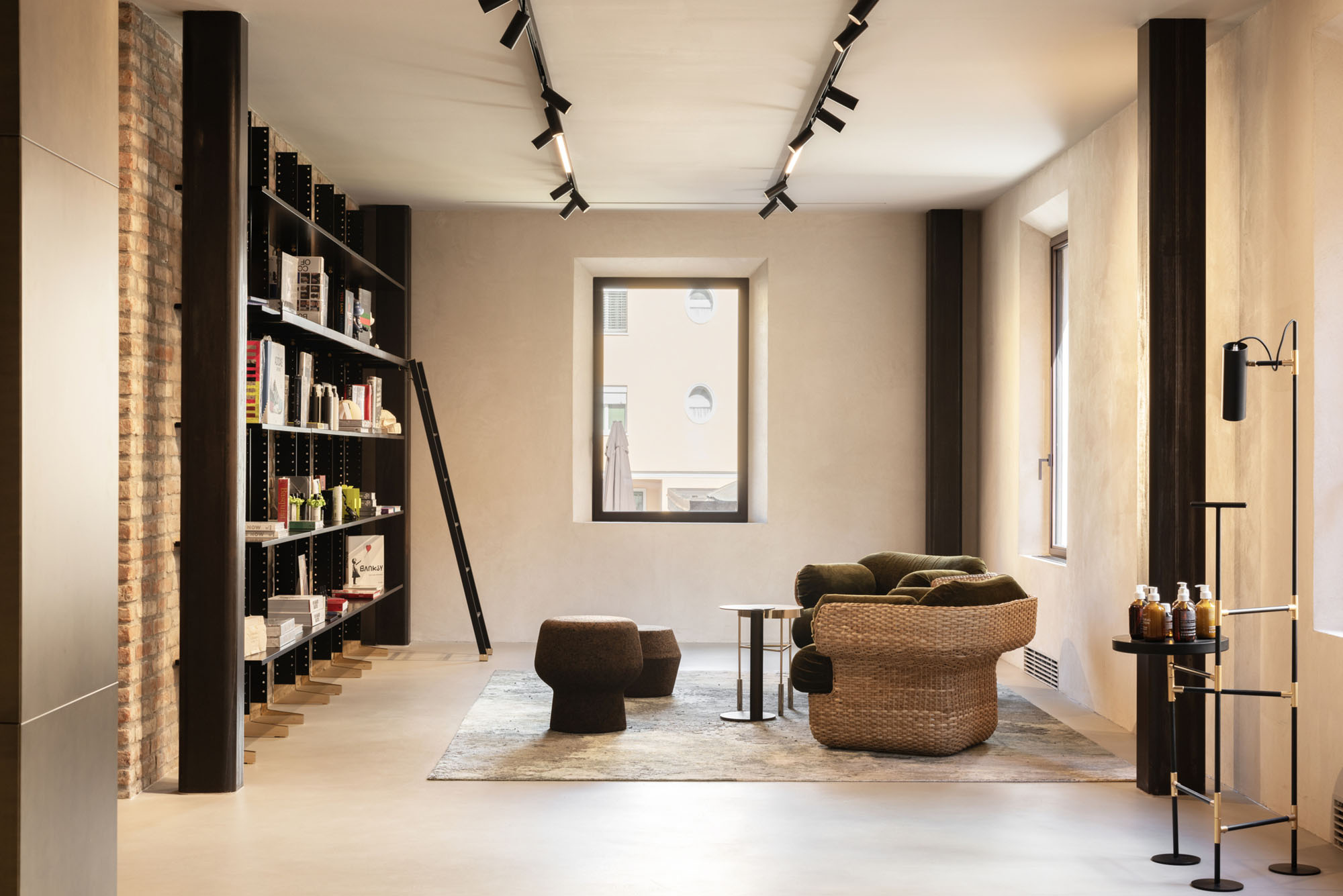 〈EVコンセプトストア（EV Concept Store）〉AMBIENTEVARIO