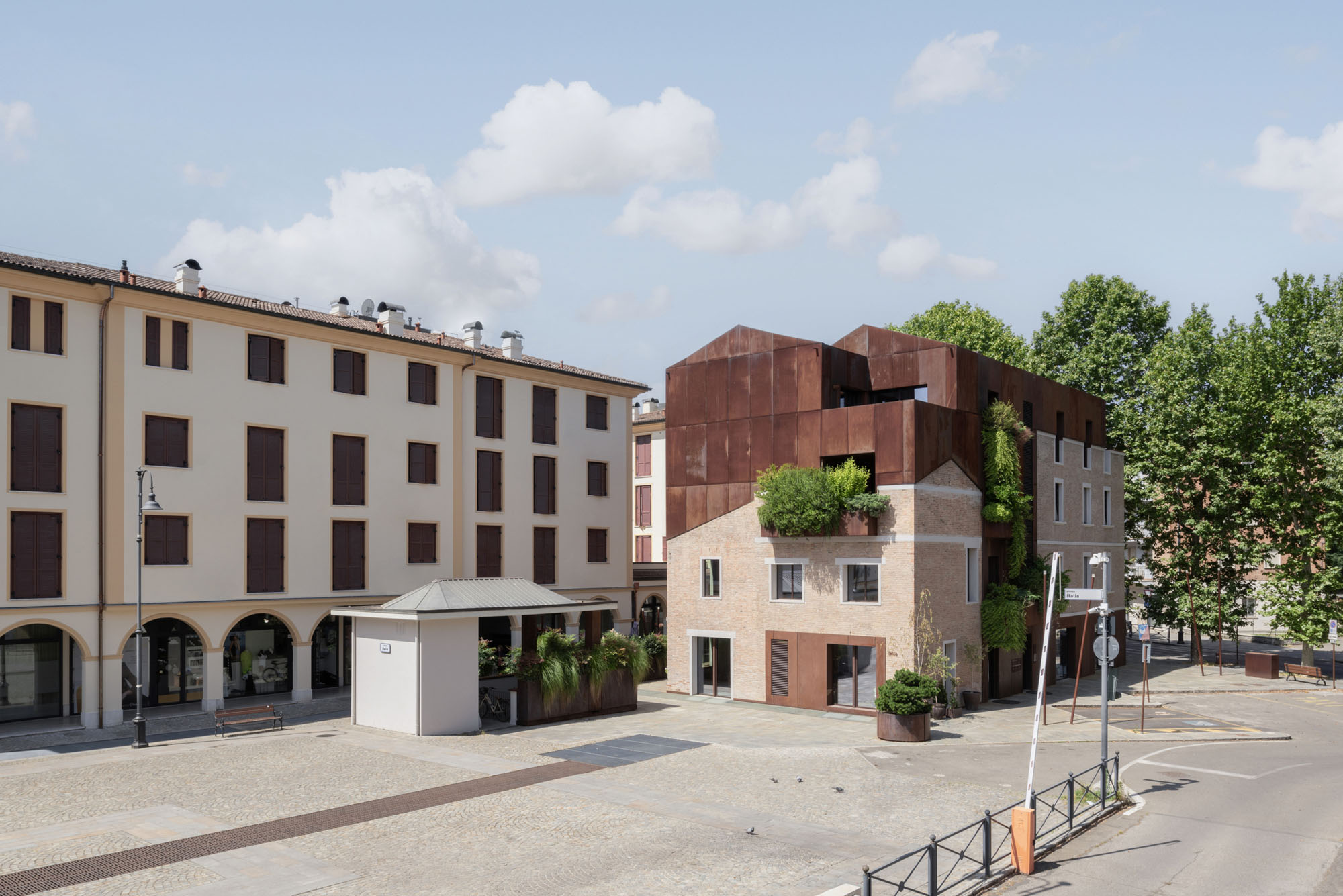 〈EVコンセプトストア（EV Concept Store）〉AMBIENTEVARIO