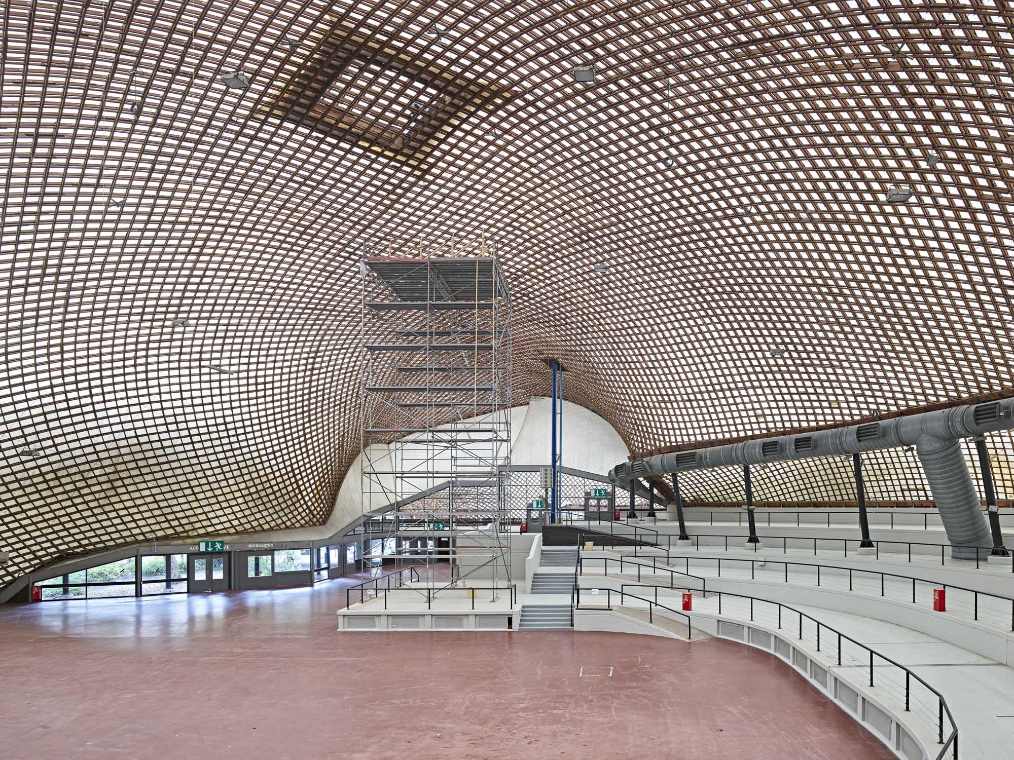 〈マンハイム多目的ホール〉Fast + Epp