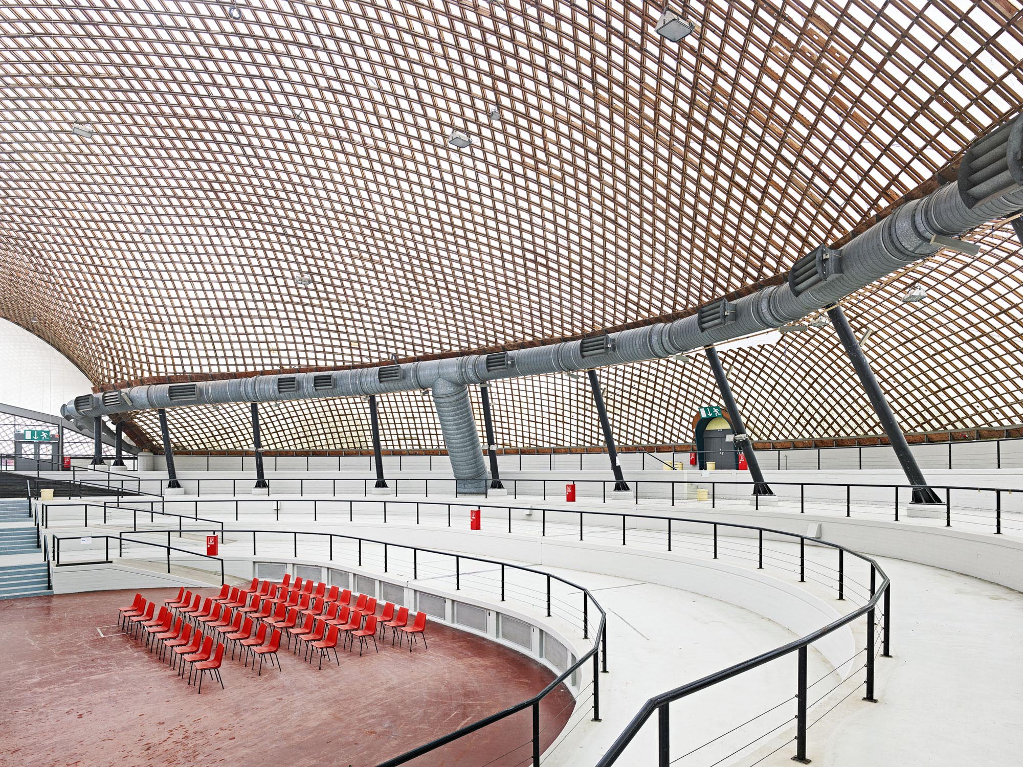 〈マンハイム多目的ホール〉Fast + Epp