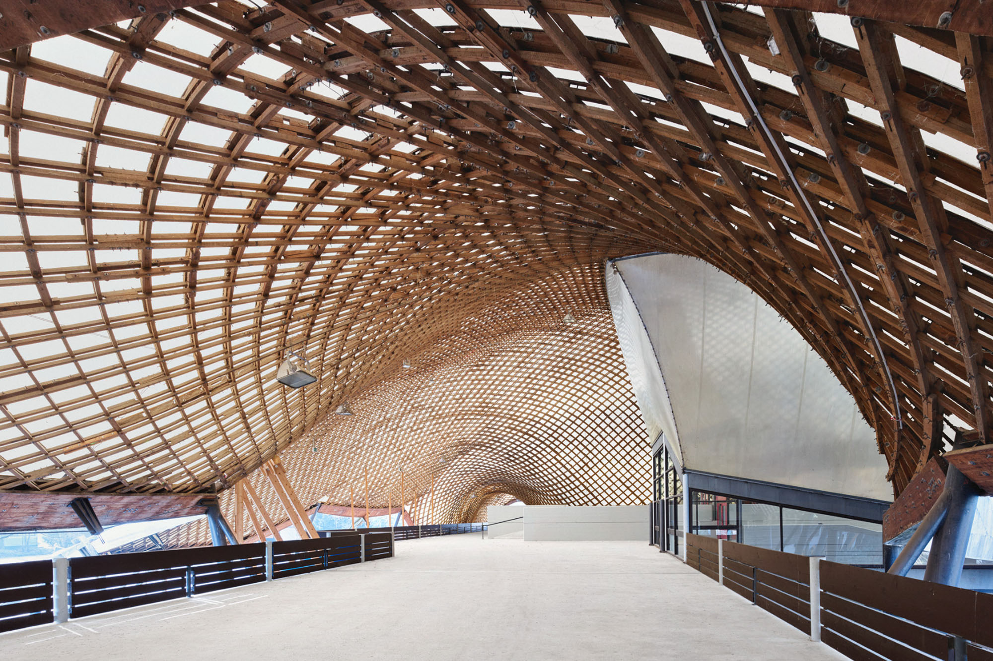 〈マンハイム多目的ホール〉Fast + Epp