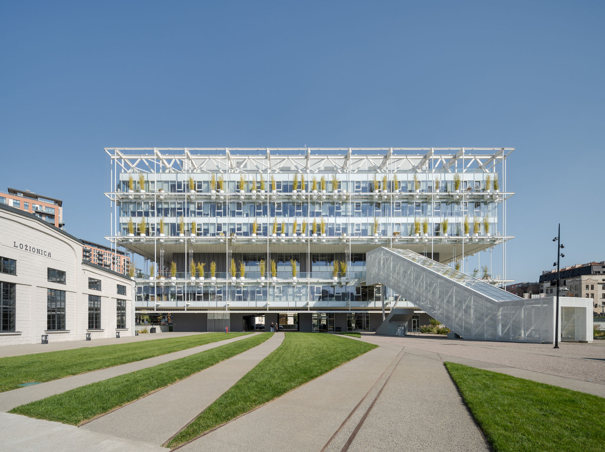 〈ロジオニカ（Ložionica）〉AKVSアーキテクチャ（AKVS architecture）