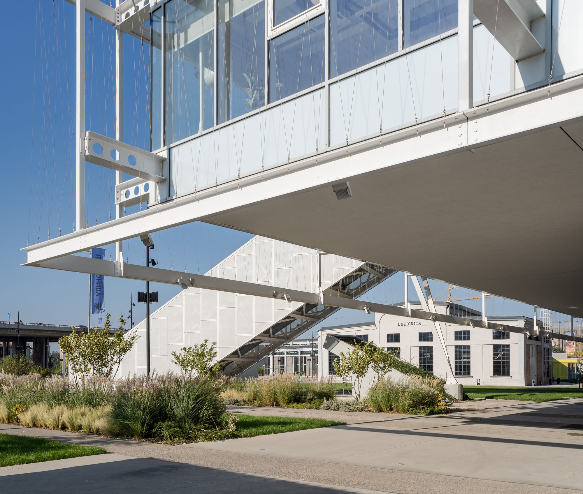 〈ロジオニカ（Ložionica）〉AKVSアーキテクチャ（AKVS architecture）