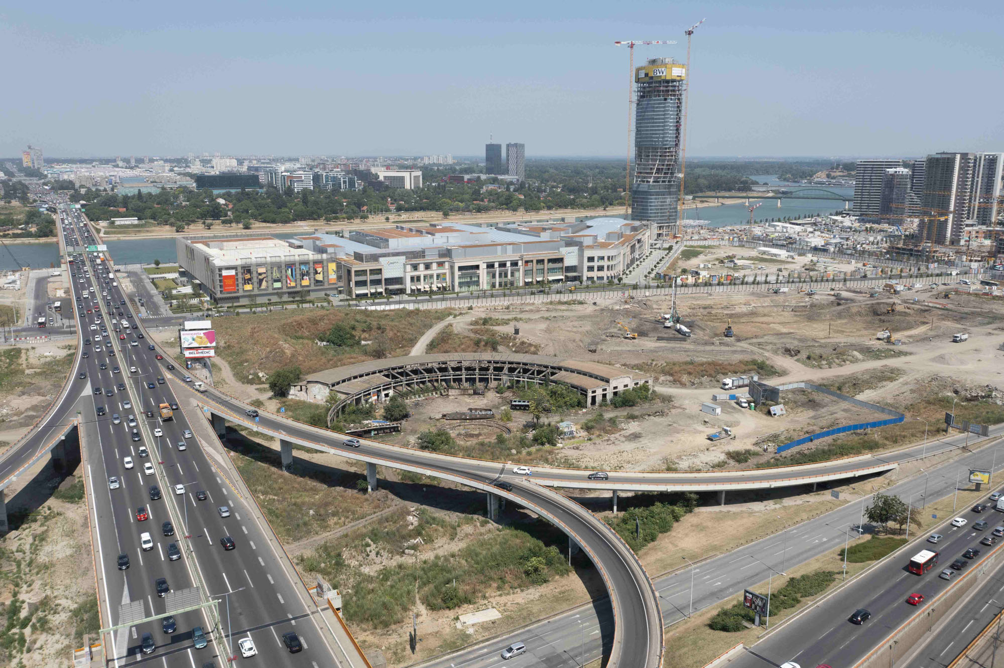 〈ロジオニカ（Ložionica）〉AKVSアーキテクチャ（AKVS architecture）