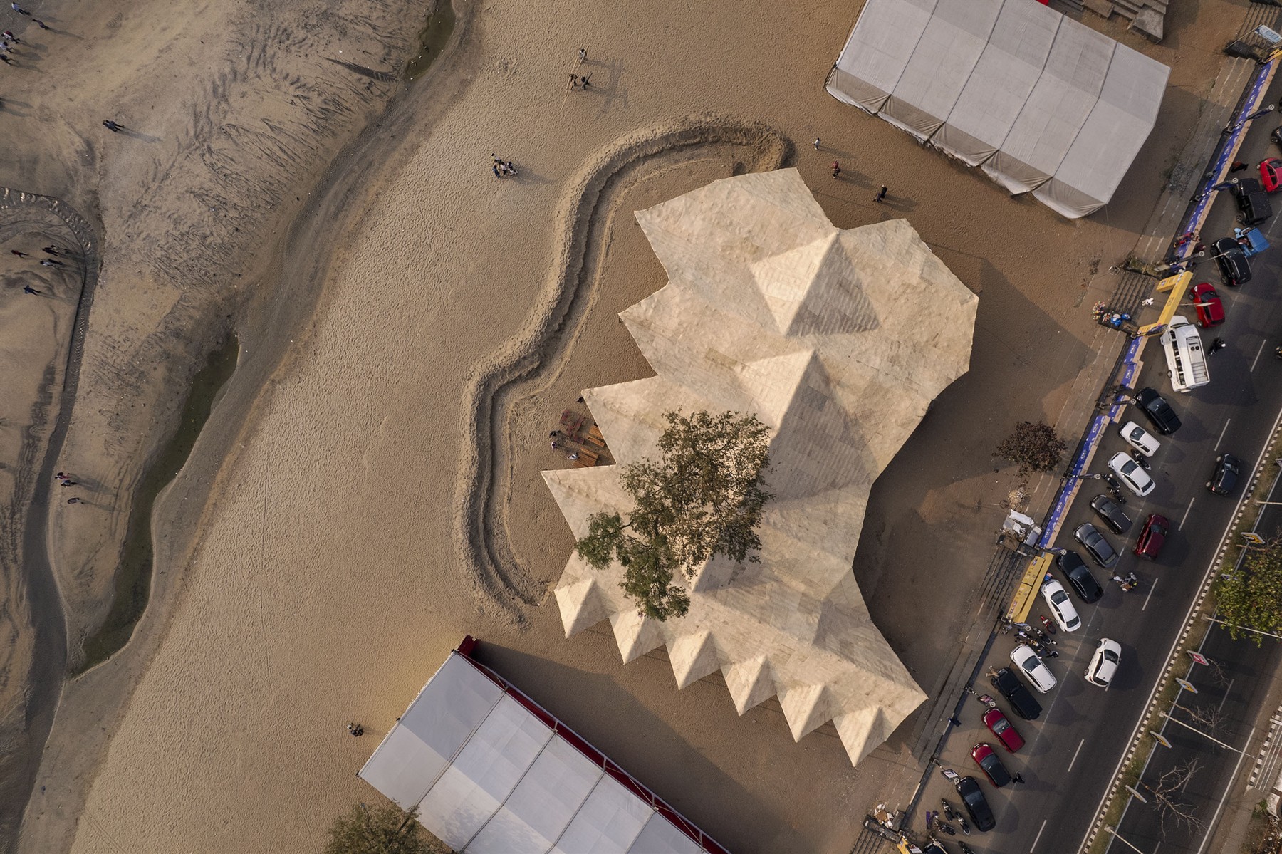 〈ドイツパビリオン（The German Pavilion）〉THE PURPLE INK STUDIO