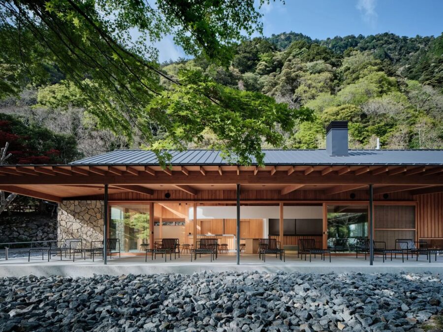 滑床ビジターセンター万年荘 / YOUBI