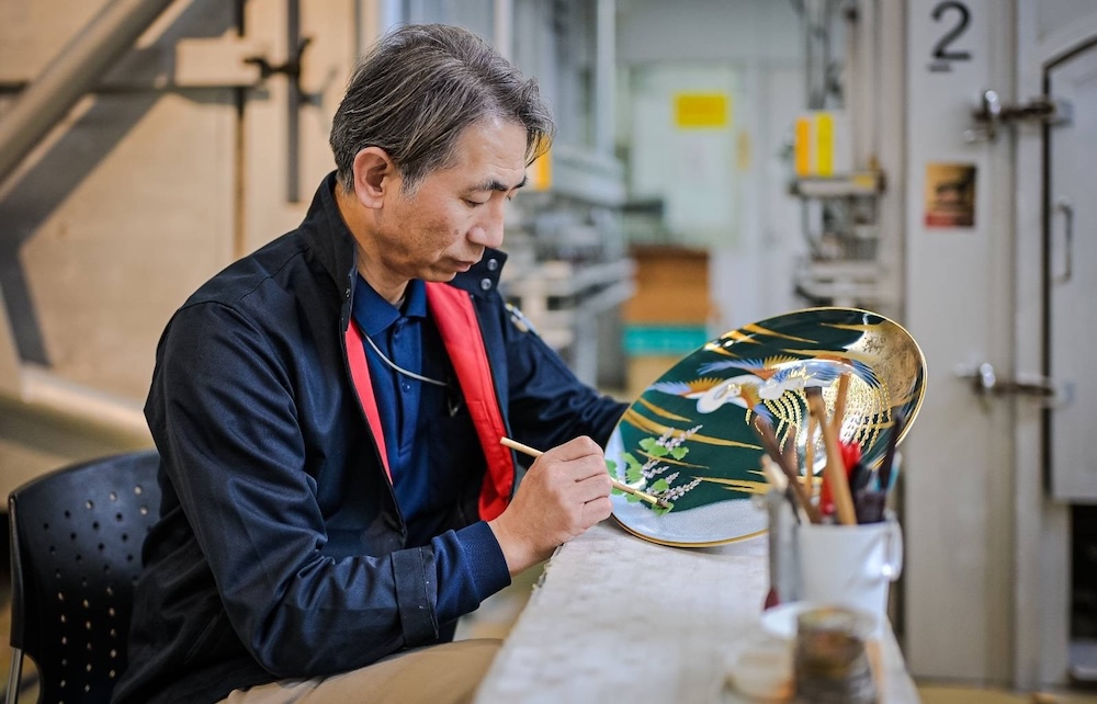 ボーンチャイナが拓く「共創の舞台」　ノリタケがミラノで提示する、伝統技能と現代デザインの融合