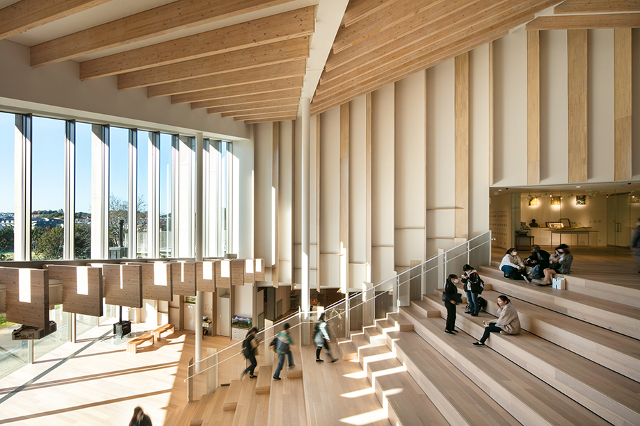 〈フェリシアこども短期大学(KKAA)〉（※隈研吾建築都市設計事務所在籍時担当）Photo: 川澄・小林研二写
