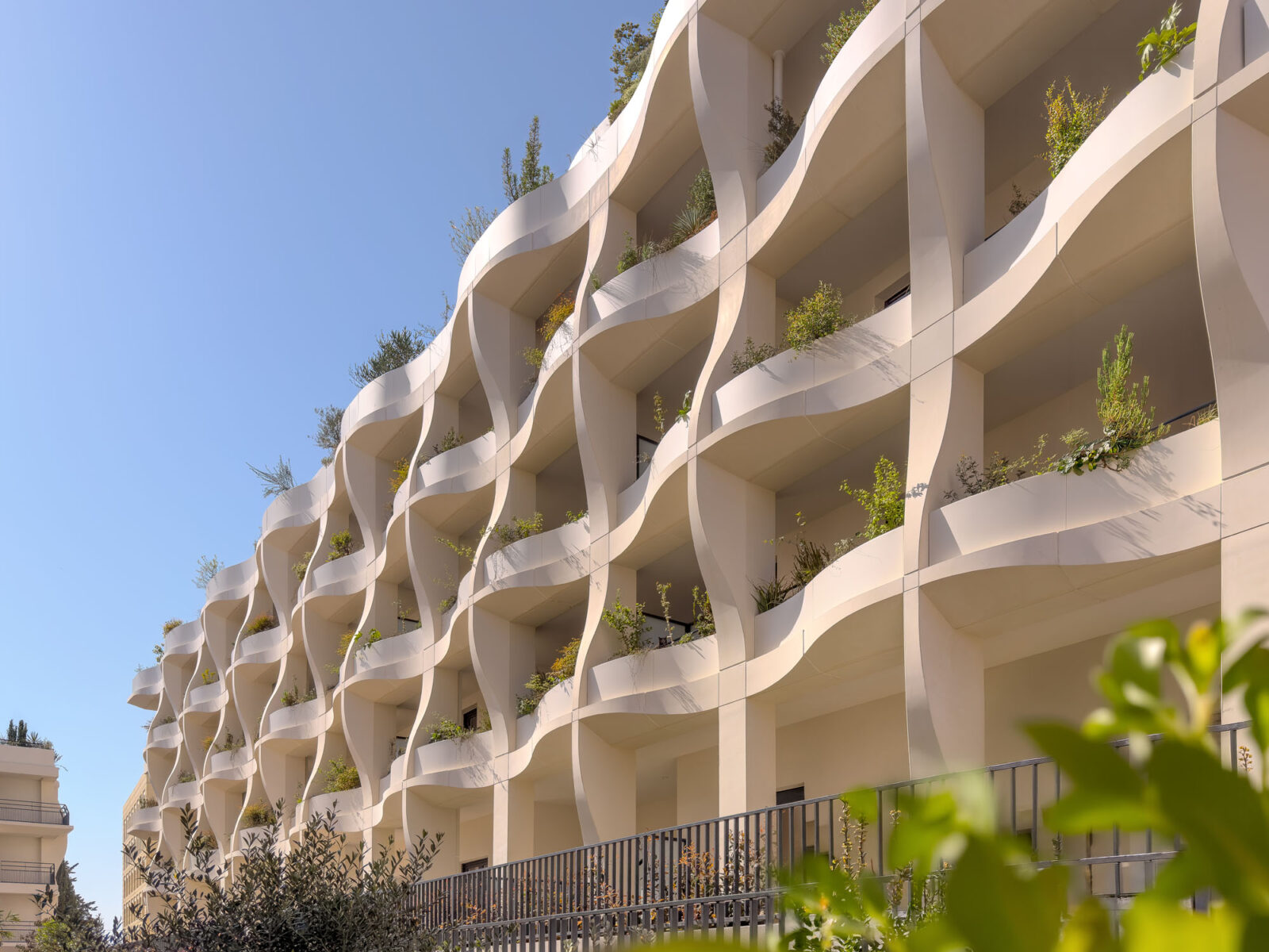 装飾が環境を制御する「アール・ヌーヴォー2.0」の集合住宅〈THEIA〉ヴィンセント・カレボー・アーキテクチャー, フランス