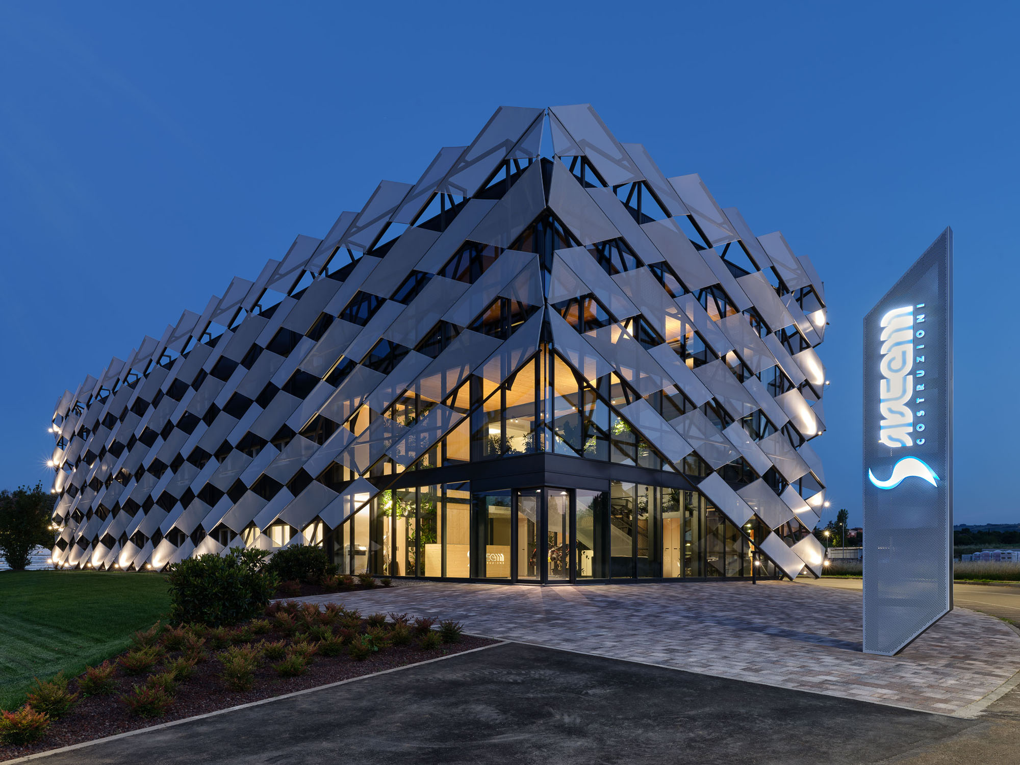 〈NUVOLA 75〉AMBIENTEVARIO