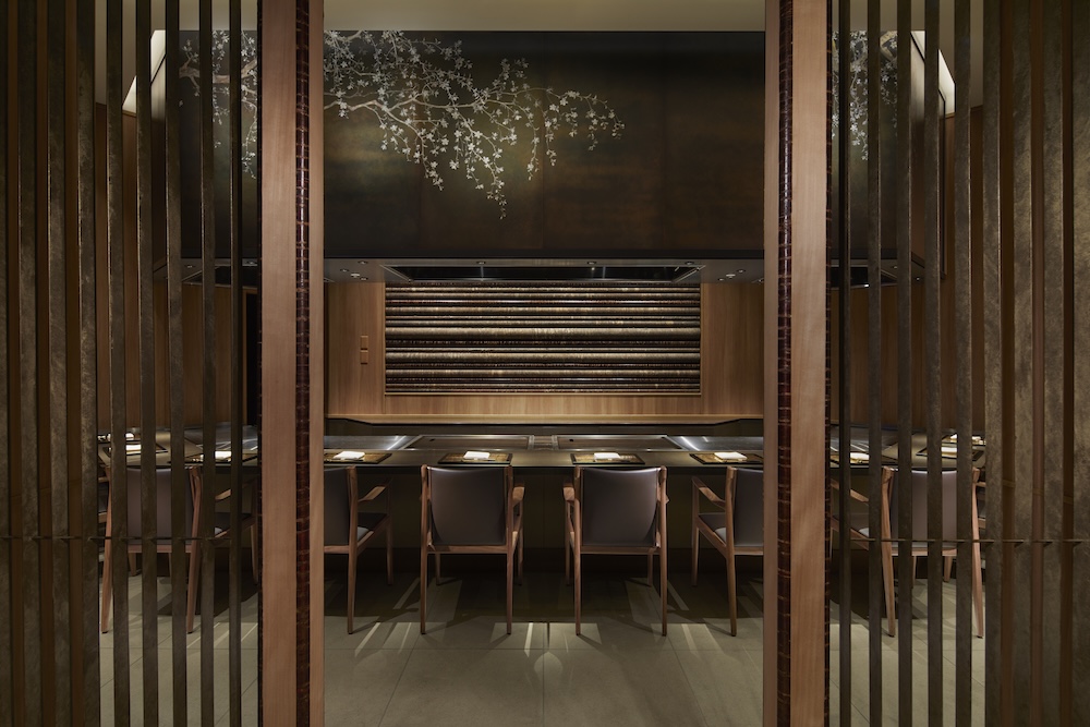 〈セルリアンタワー東急ホテル 　鉄板焼 桜 -SAKURA〉Photo: nacasa&partners