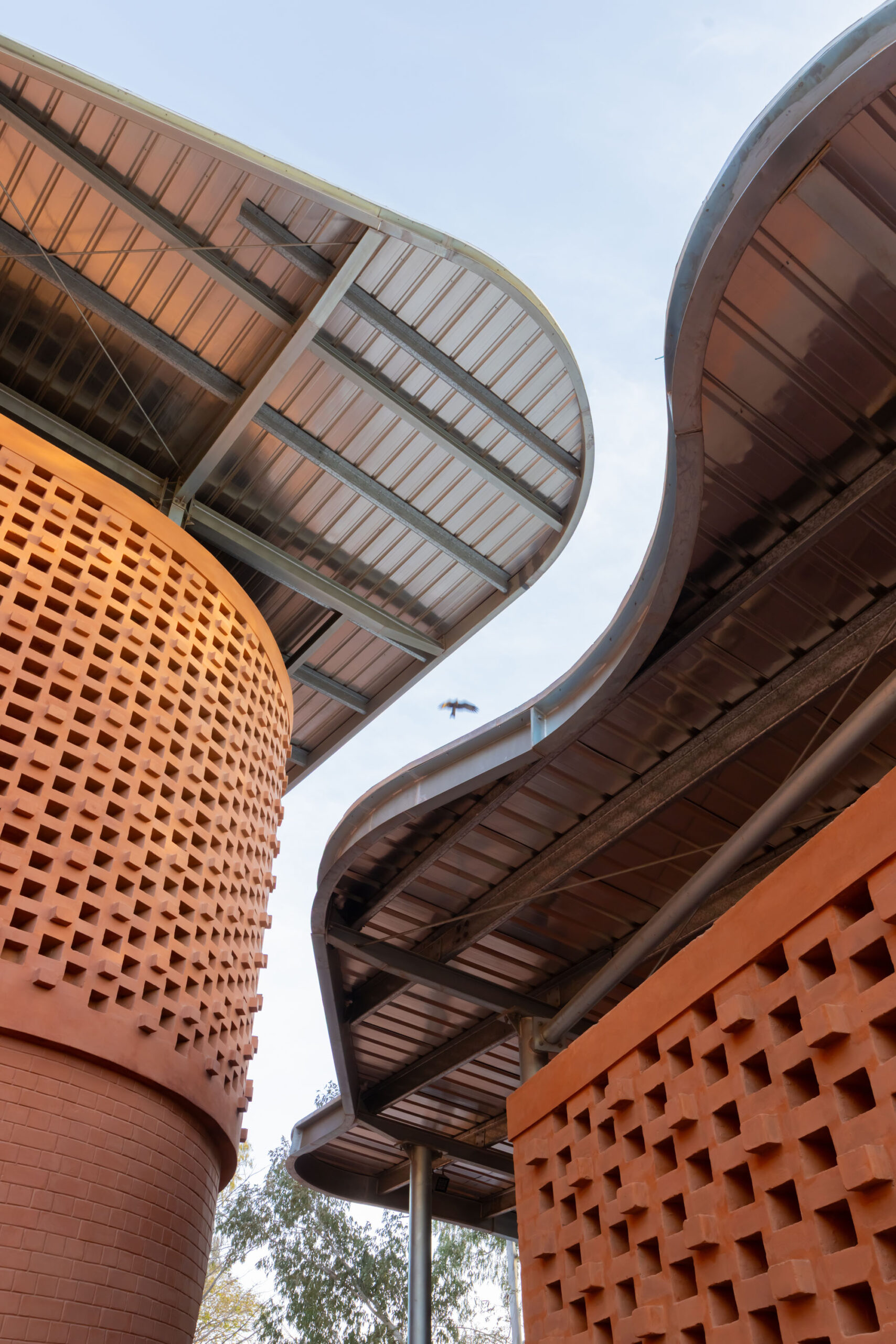 〈ゲーテ・インスティトゥート・ダカール（Goethe-Institut Dakar）〉フランシス・ケレ（Francis Kéré）ケレ・アーキテクチャ（Kéré Architecture）