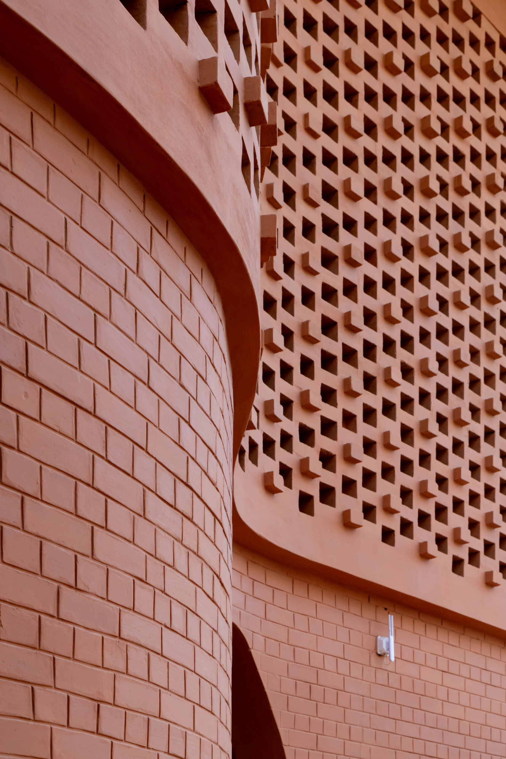 〈ゲーテ・インスティトゥート・ダカール（Goethe-Institut Dakar）〉フランシス・ケレ（Francis Kéré）ケレ・アーキテクチャ（Kéré Architecture）