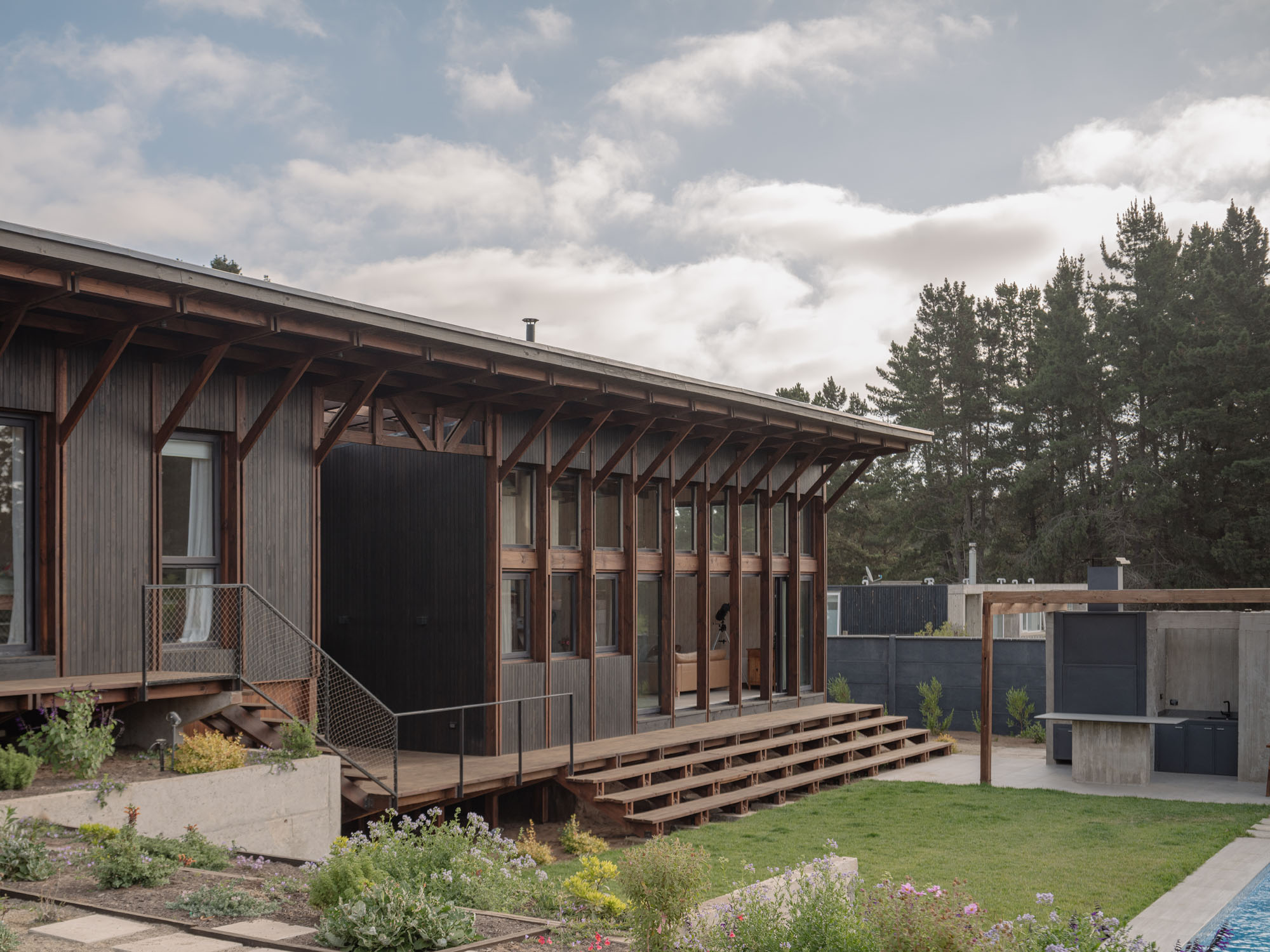 〈LOS PINOS HOUSE〉ESPIRAL ARQUITECTOS