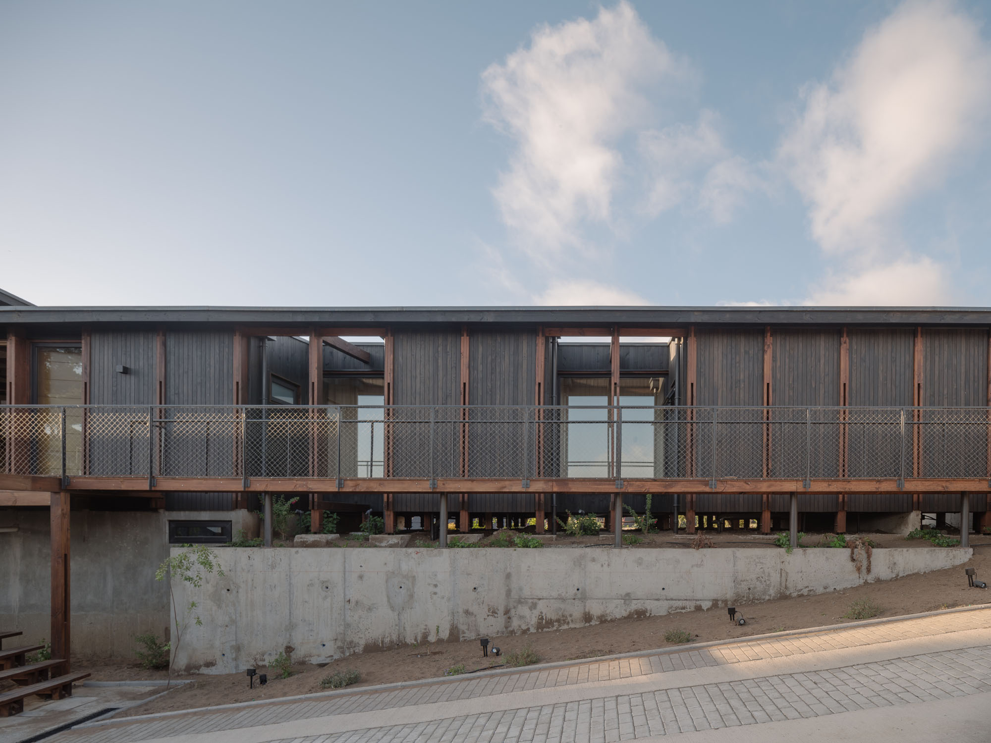 〈LOS PINOS HOUSE〉ESPIRAL ARQUITECTOS