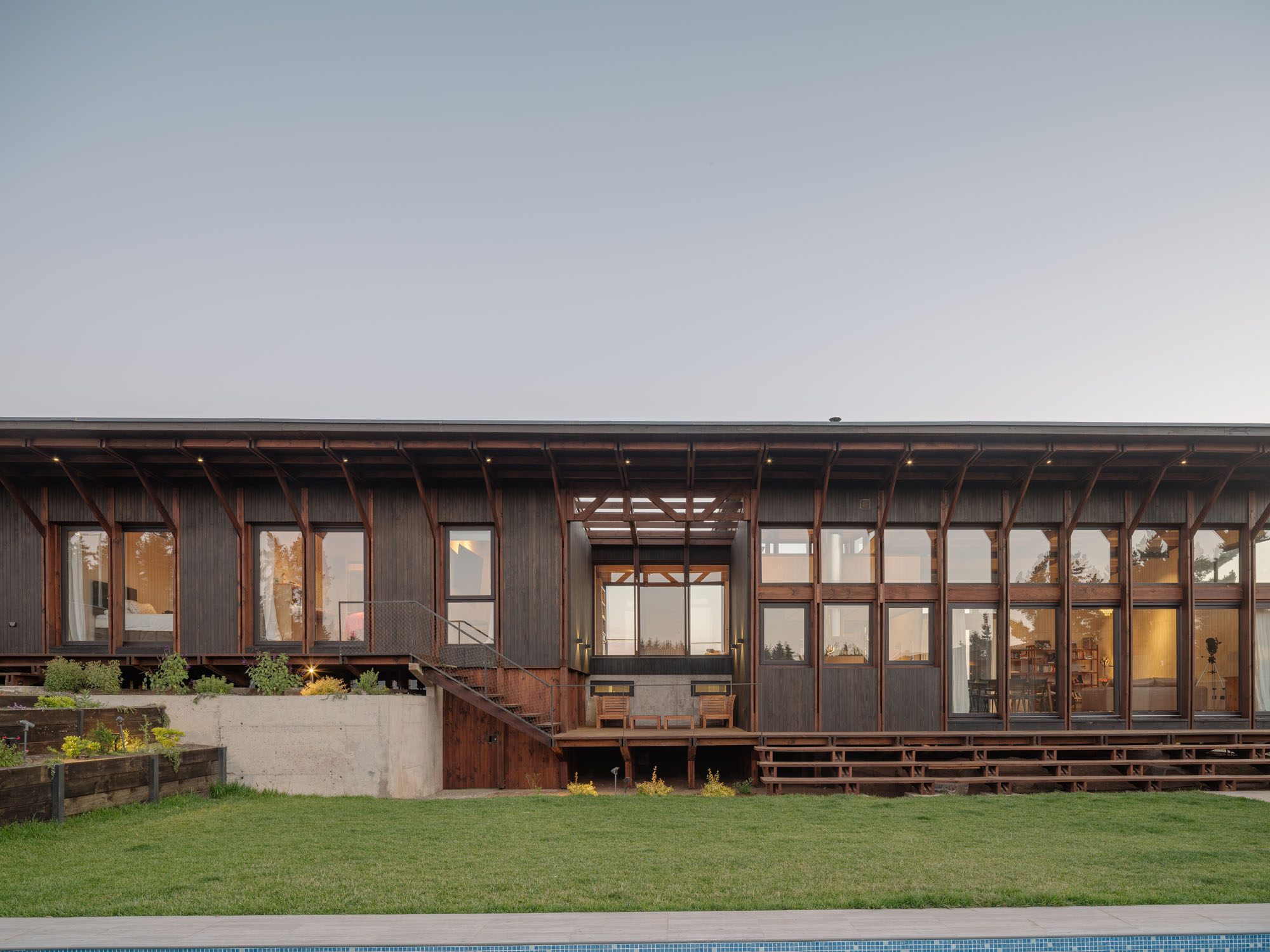 〈LOS PINOS HOUSE〉ESPIRAL ARQUITECTOS