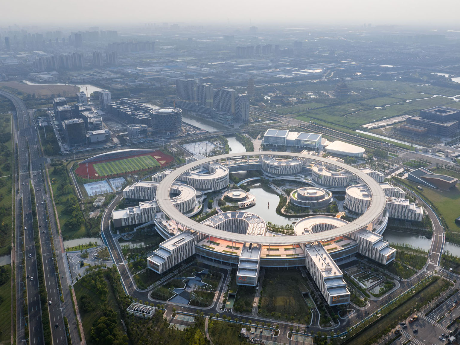 全長850mのリングが創る新たな学びの風景〈XJTLU太倉キャンパス〉HPP Architekten, 中国