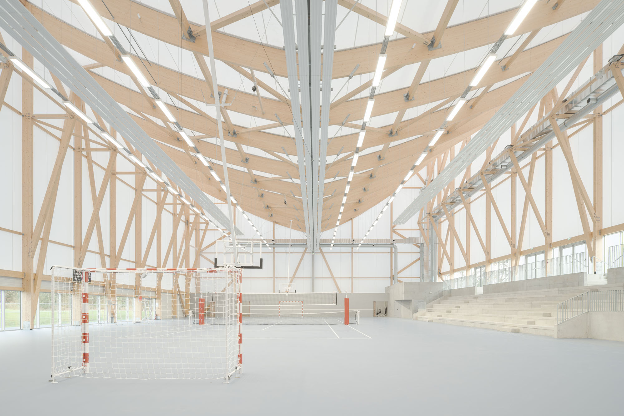 〈マリー＝ジョゼ・ペレック＆ジョセフィン・ベイカー スポーツ・文化センター（Sports and Culture Center Marie-Jose Perec and Josephine Baker）〉Onze04 アーキテクツ（Onze04 Architectes）