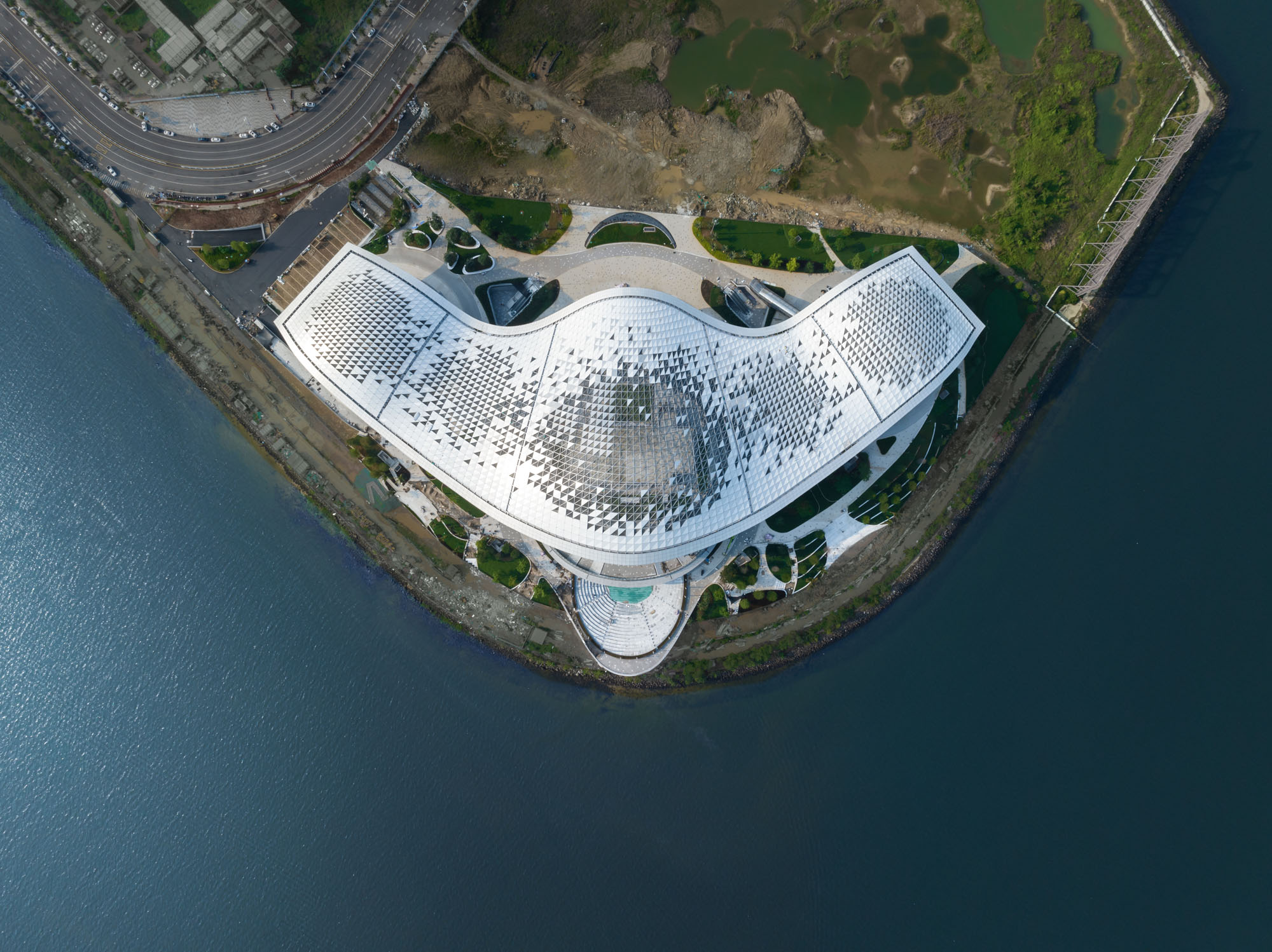 〈湛江文化センター（Zhanjiang Cultural Center）〉HPP Architekten