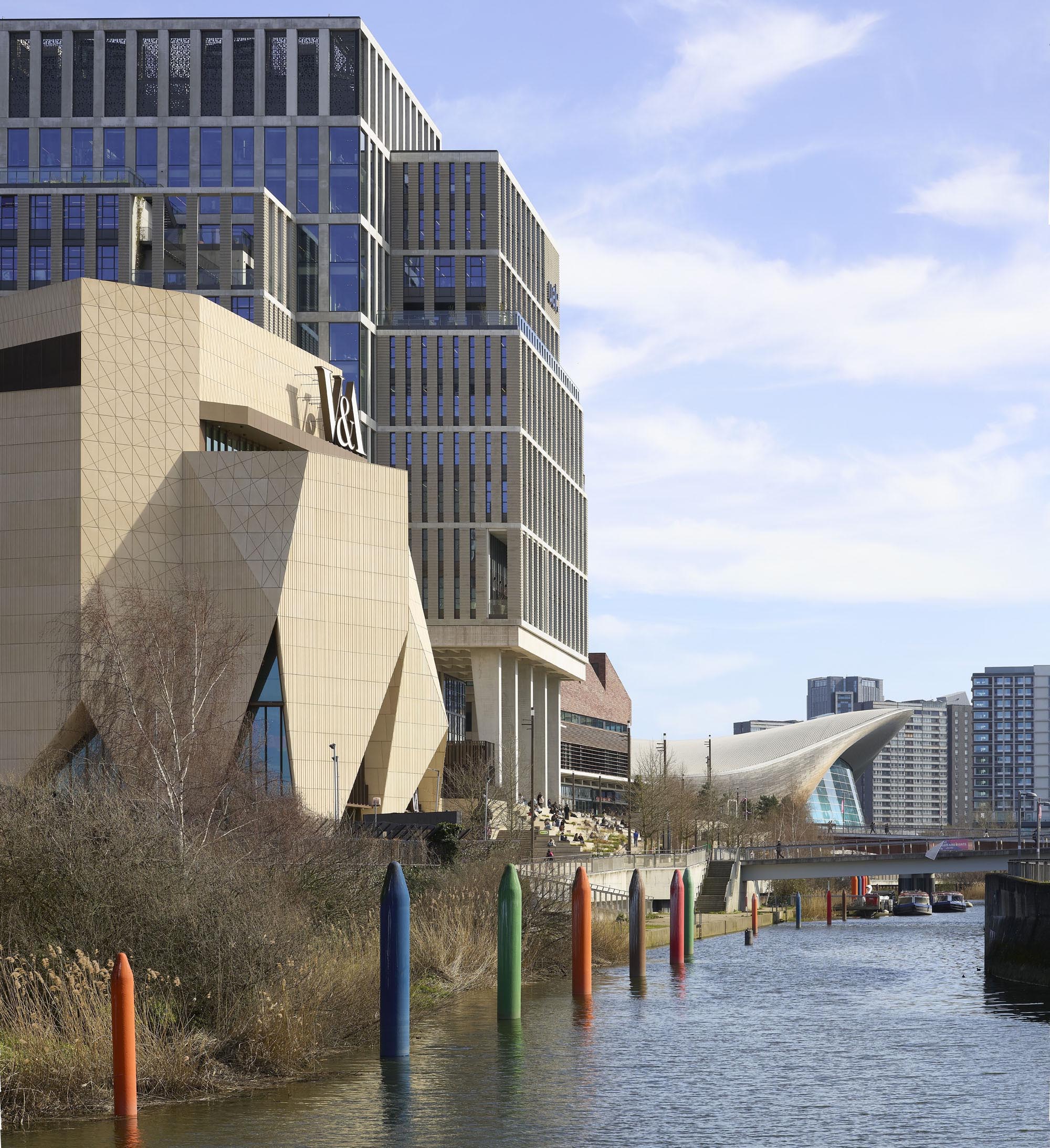 〈V&Aイースト・ミュージアム（V&A East Museum）〉O'Donnell + Tuomey