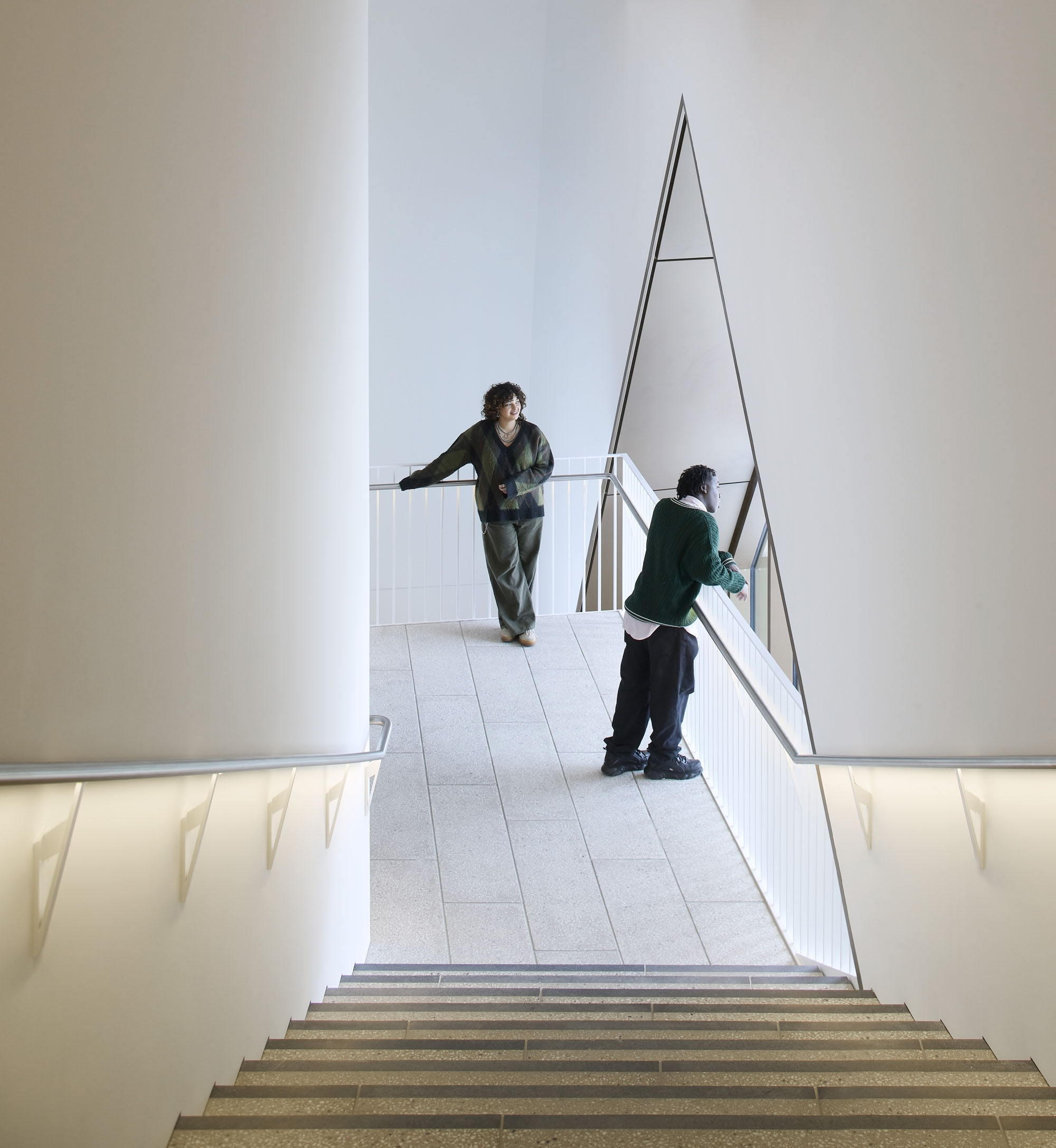 〈V&Aイースト・ミュージアム（V&A East Museum）〉O'Donnell + Tuomey