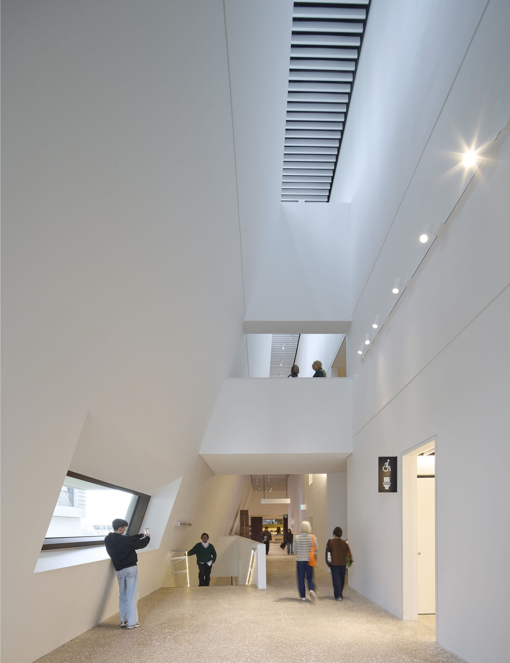 〈V&Aイースト・ミュージアム（V&A East Museum）〉O'Donnell + Tuomey