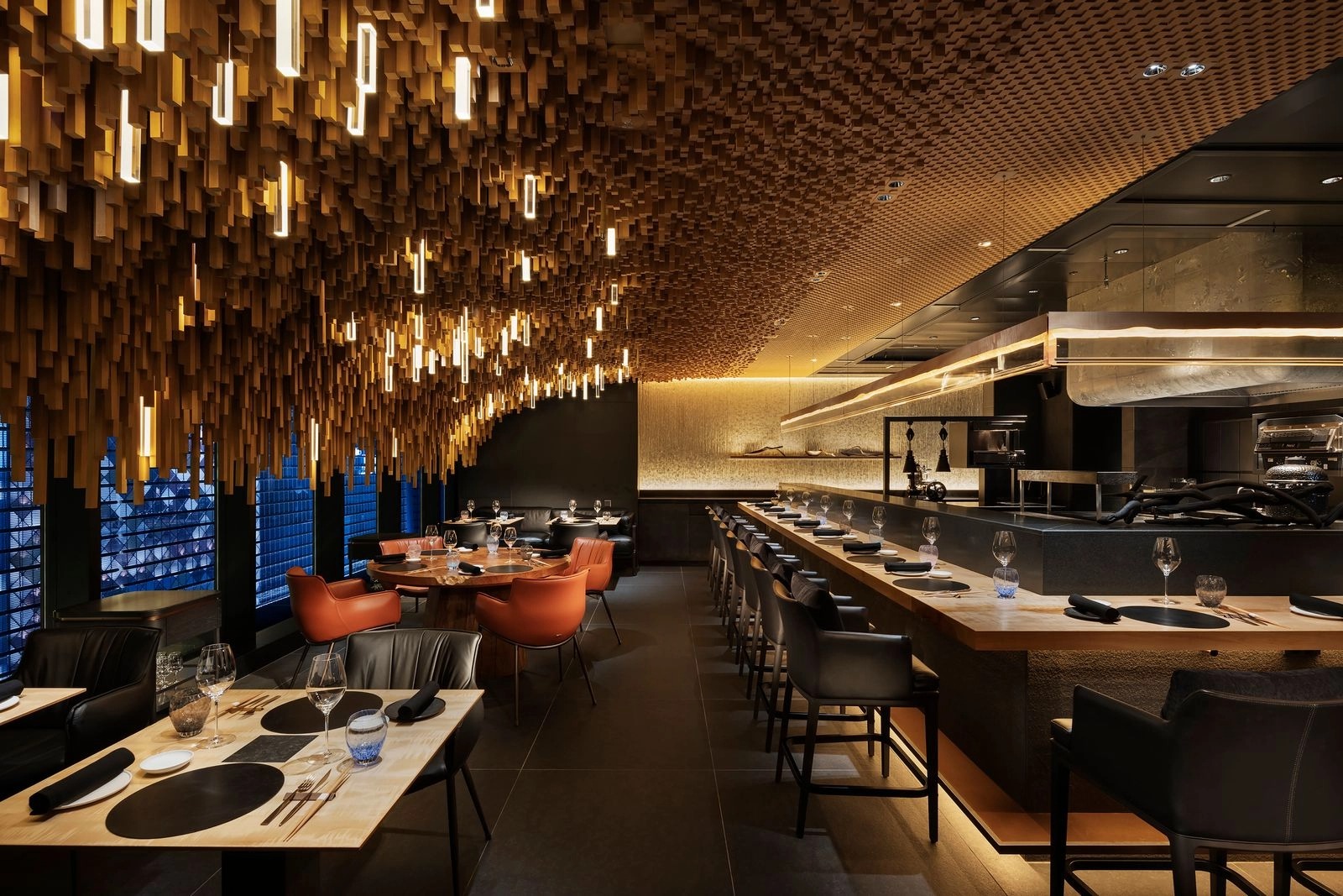 Restaurant Design　日本語解説付き激レア 乃村工藝社 A.N.D.が東京都で手掛けた、市松柄天井がグラデーショナル