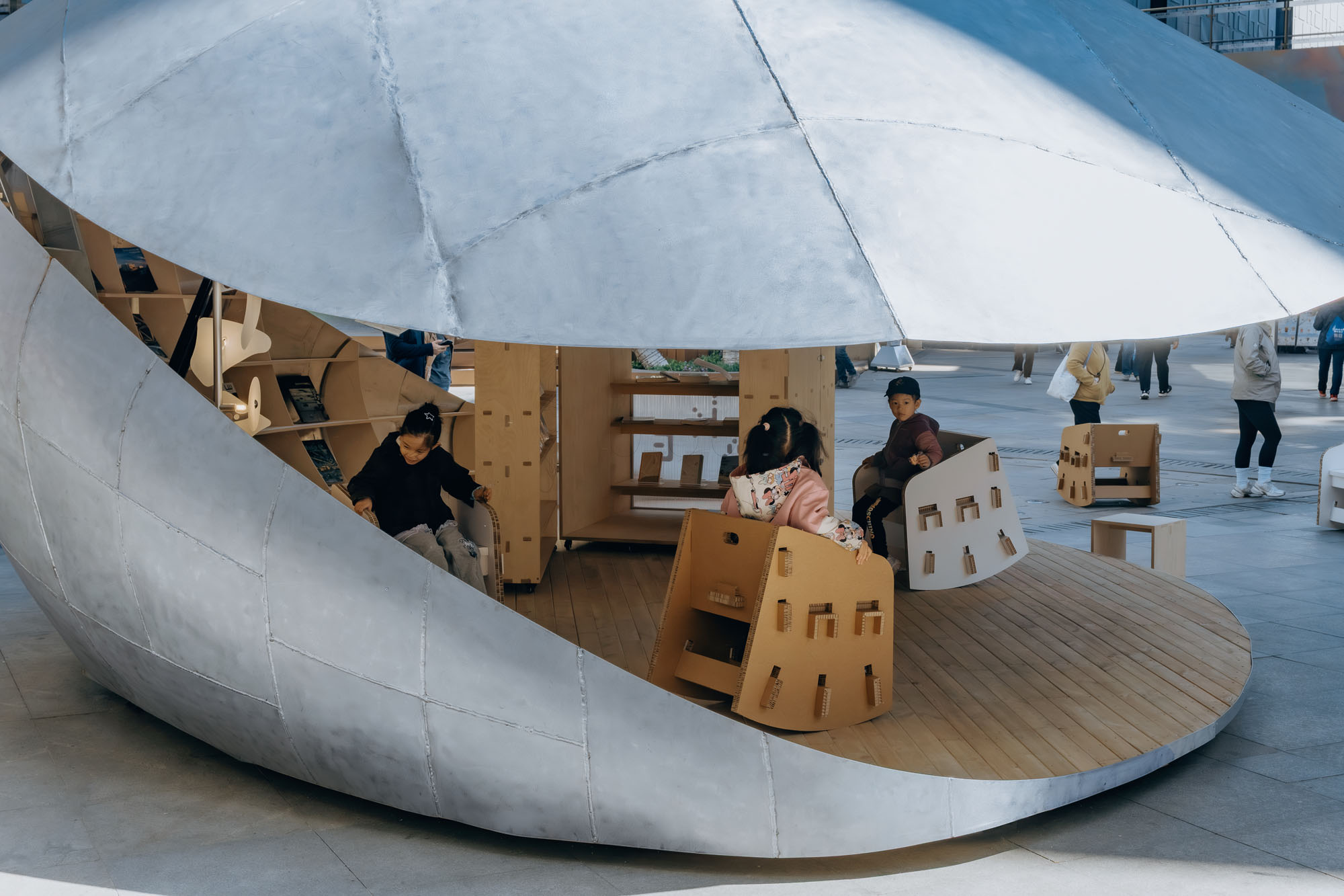〈シェル・ブック・パビリオン（Shell Book Pavilion）〉LUOスタジオ（LUO studio）