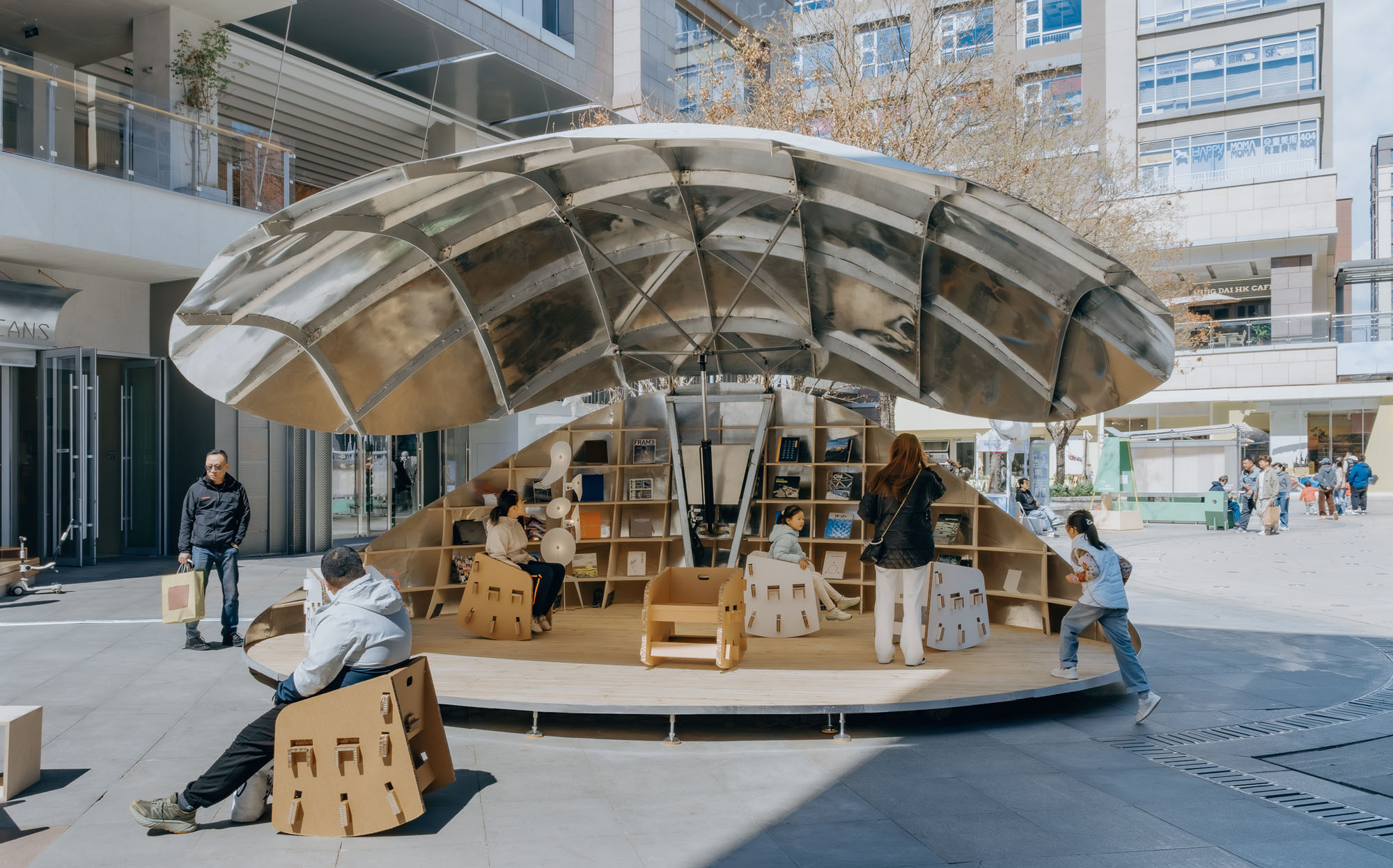 〈シェル・ブック・パビリオン（Shell Book Pavilion）〉LUOスタジオ（LUO studio）