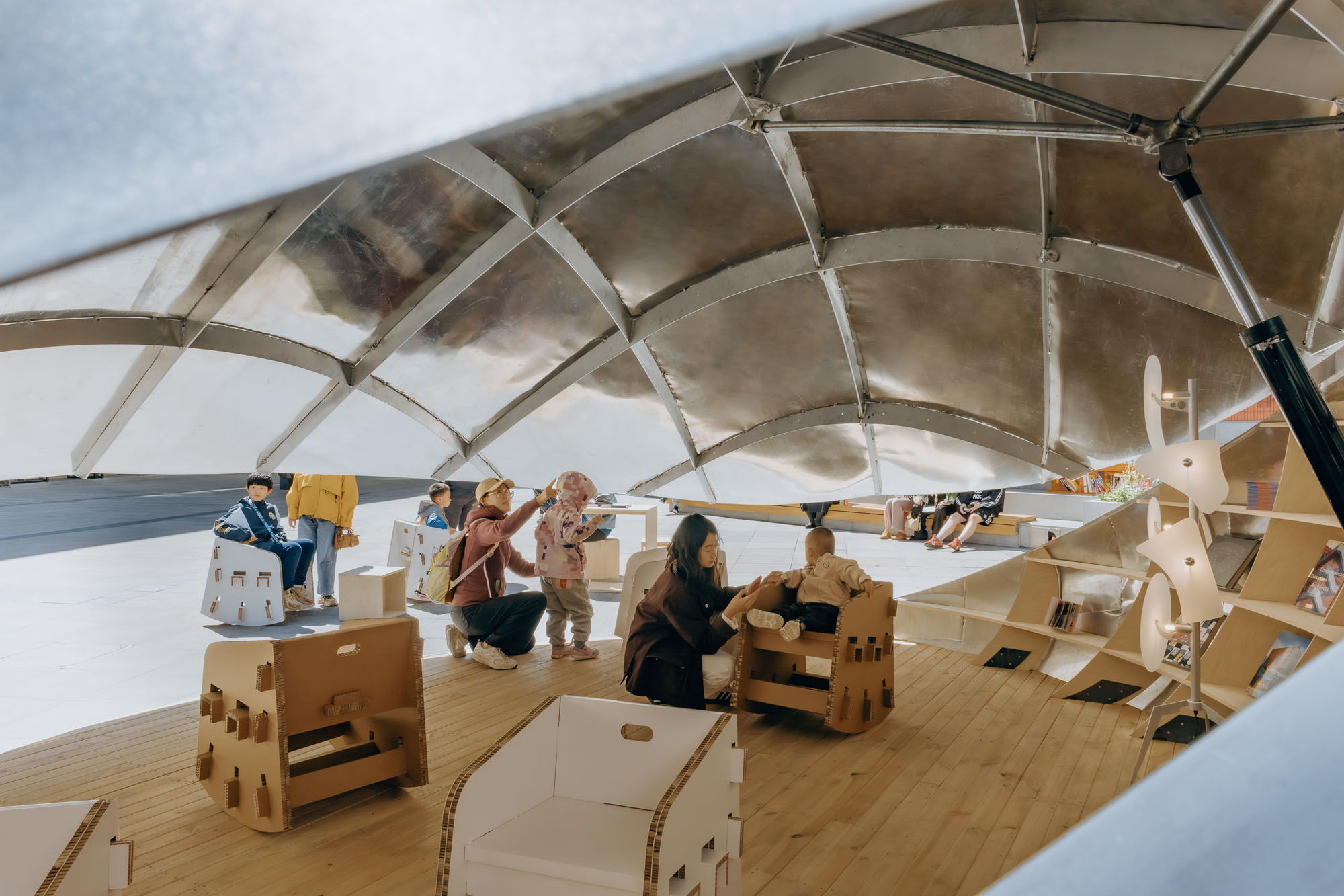 〈シェル・ブック・パビリオン（Shell Book Pavilion）〉LUOスタジオ（LUO studio）