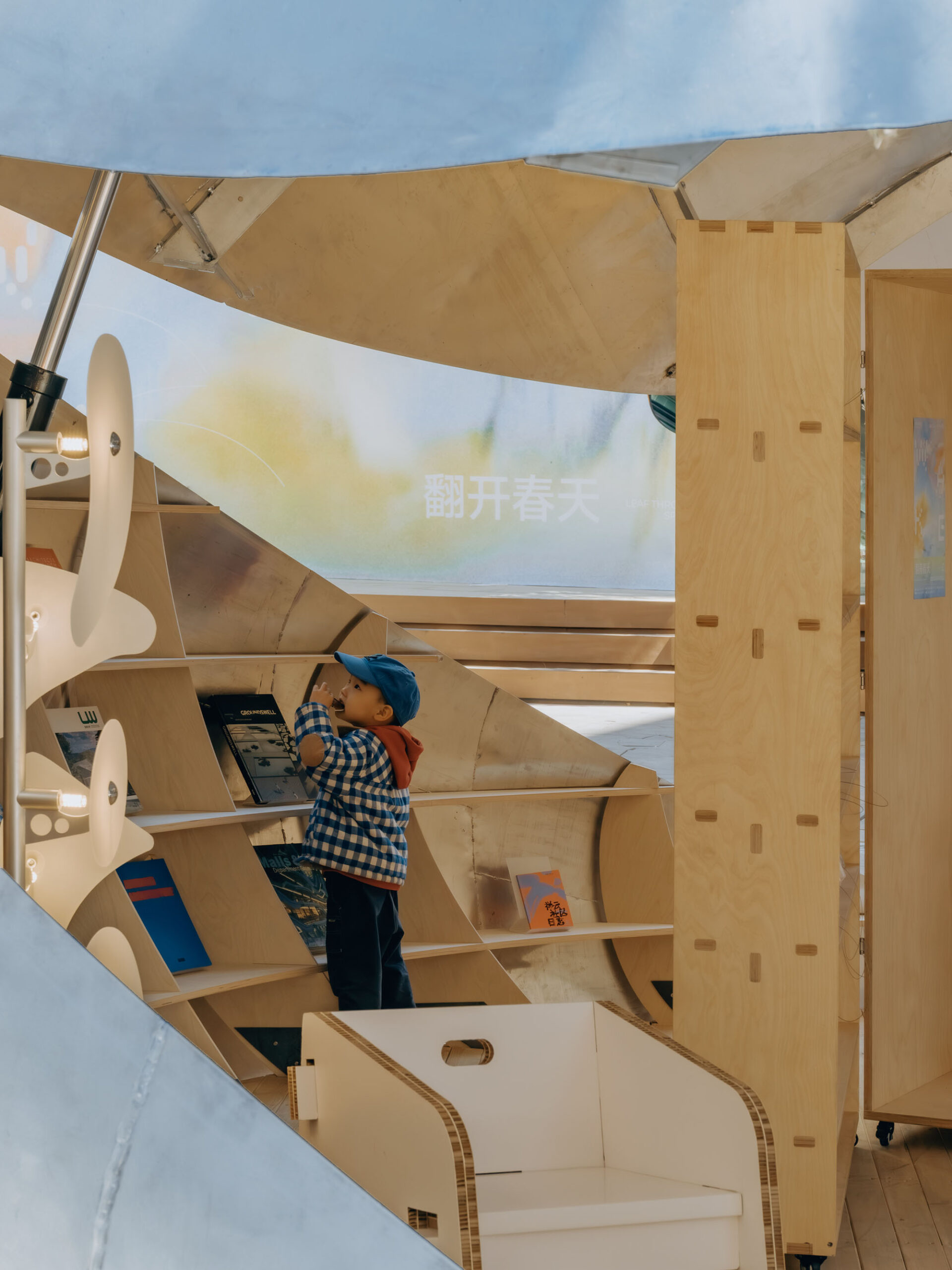 〈シェル・ブック・パビリオン（Shell Book Pavilion）〉LUOスタジオ（LUO studio）