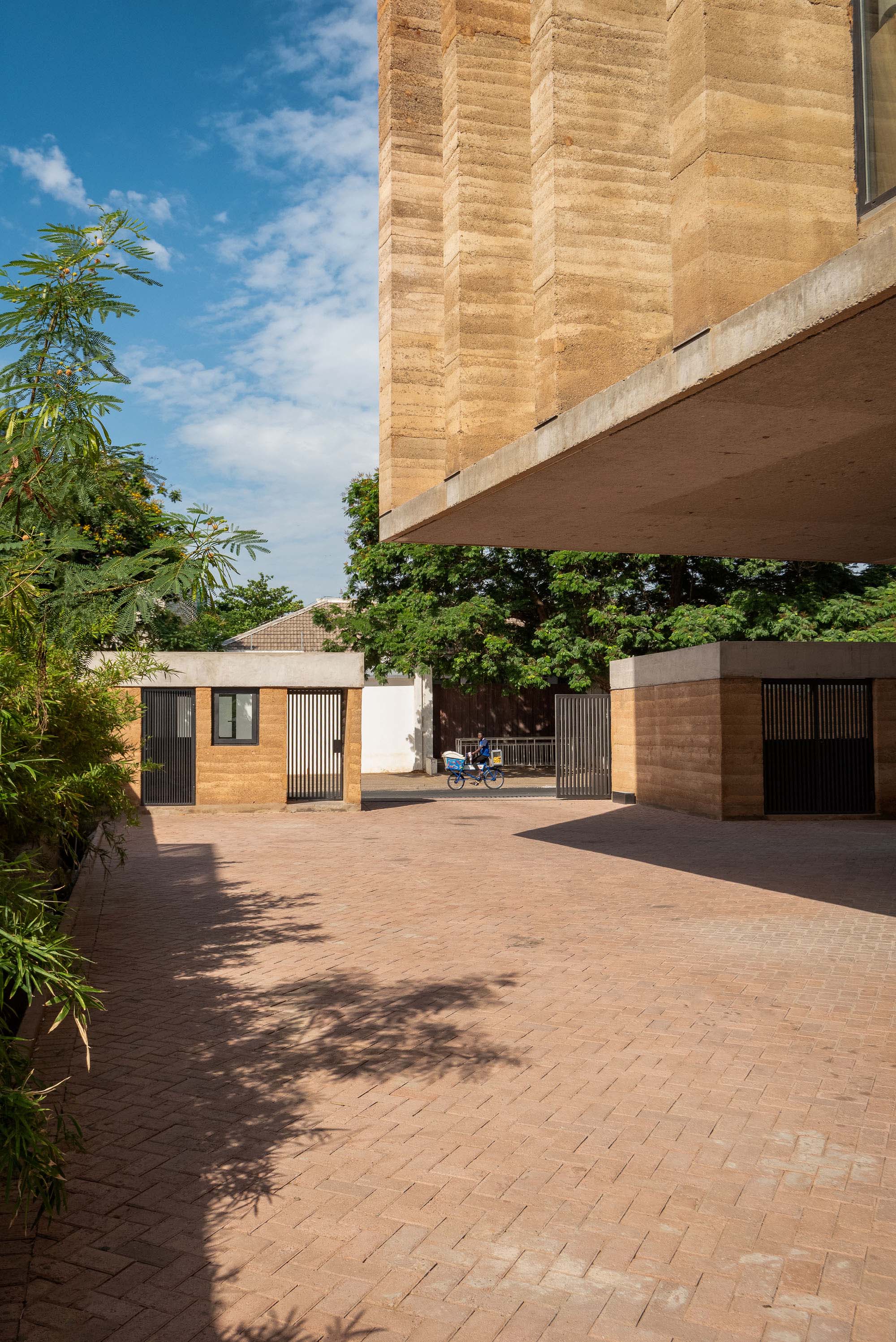 〈アクラ・スタジオ(Accra Studio)〉アジャイ・アソシエイツ(Adjaye Associates)