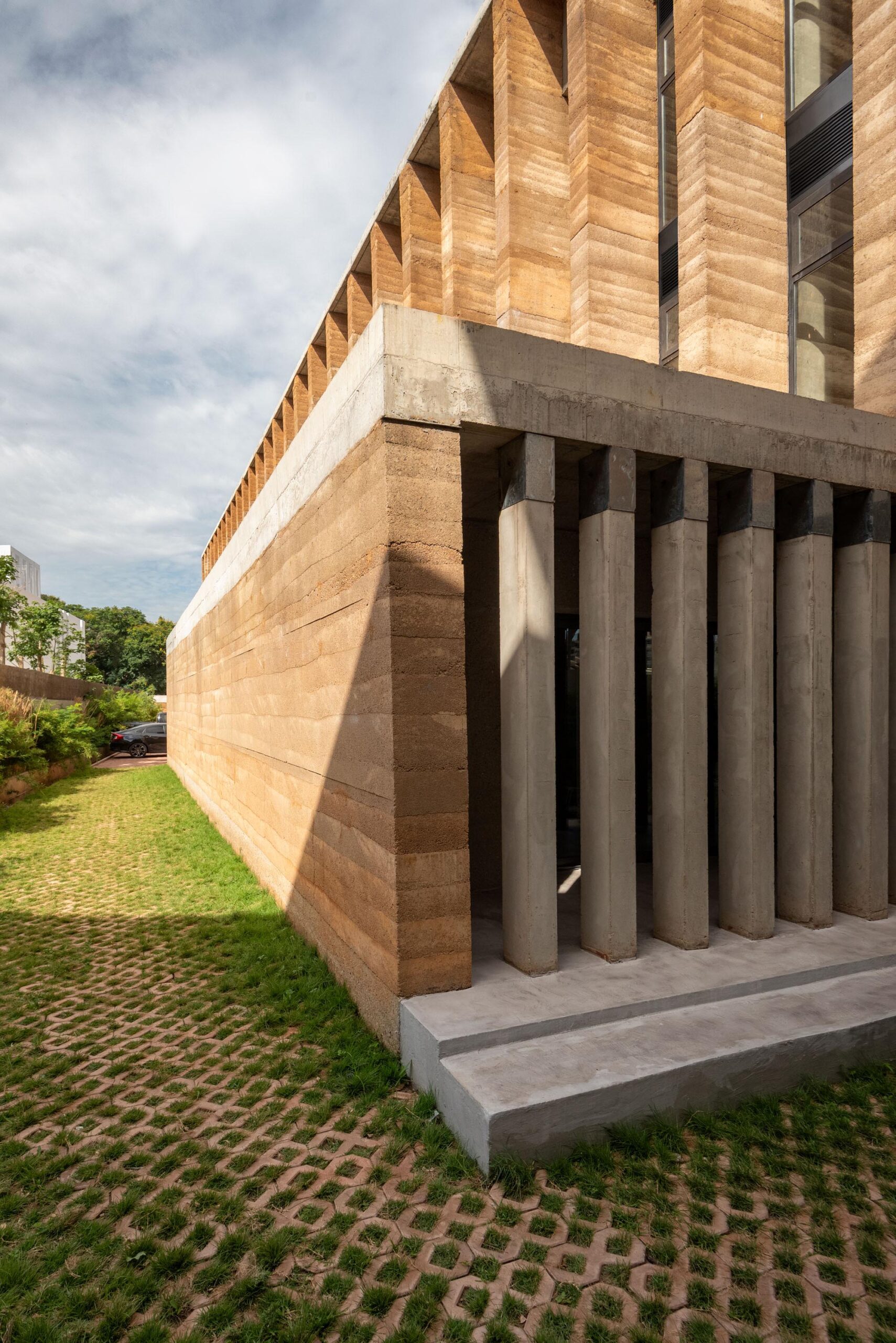 〈アクラ・スタジオ(Accra Studio)〉アジャイ・アソシエイツ(Adjaye Associates)