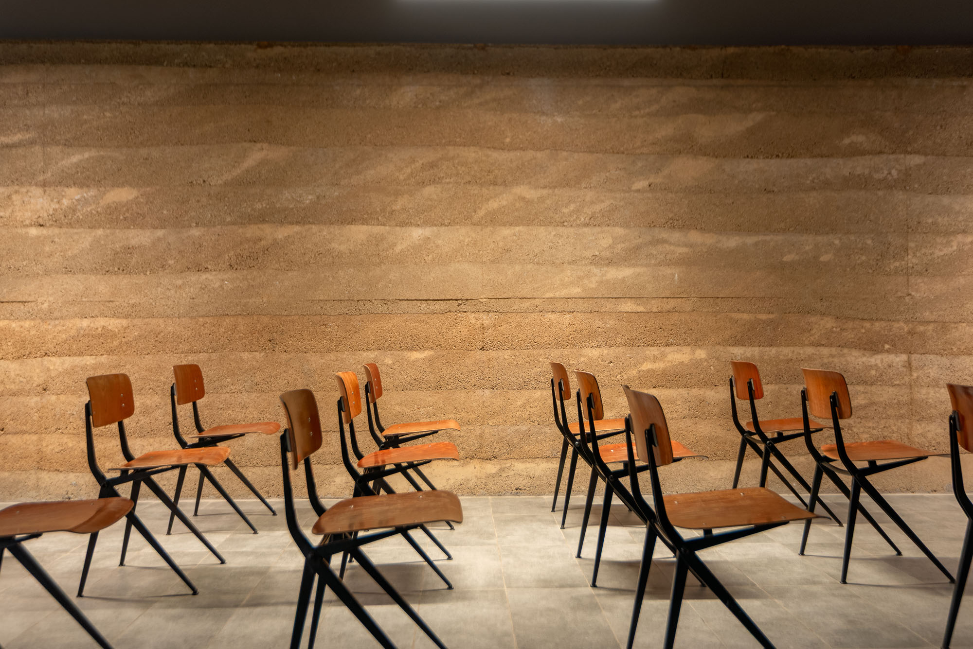 〈アクラ・スタジオ(Accra Studio)〉アジャイ・アソシエイツ(Adjaye Associates)